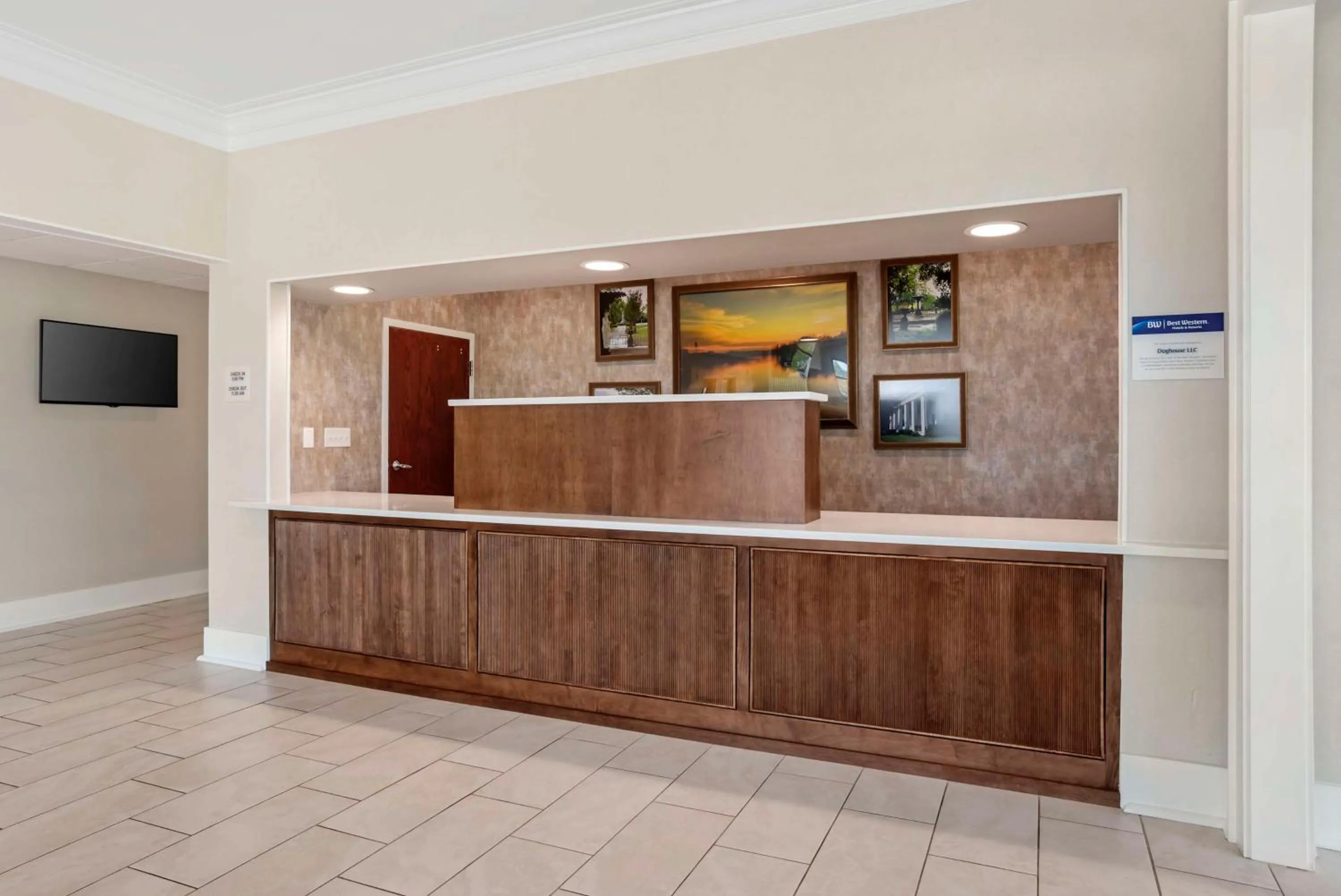 Lobby or reception in Best Western Plus Two Rivers Hotel & Suites