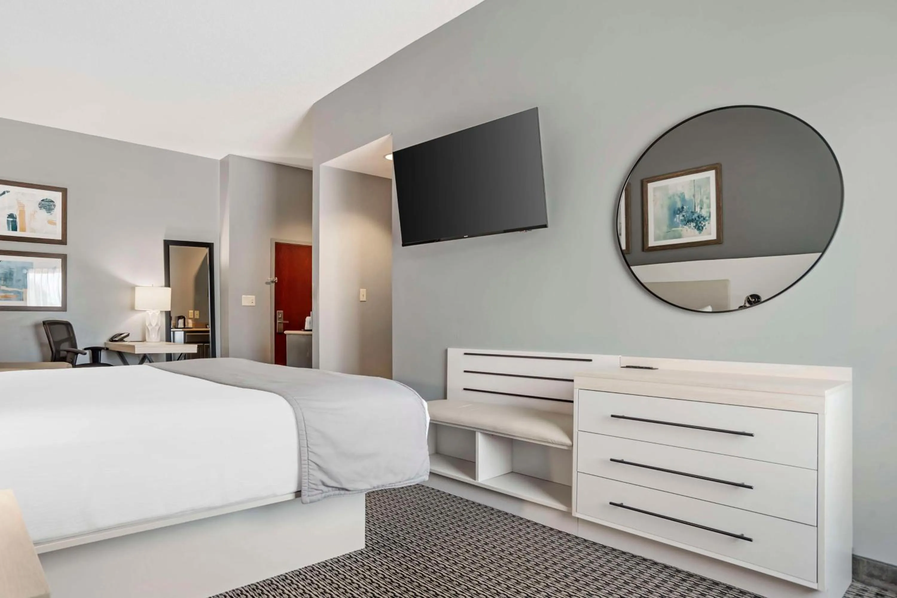 Bedroom, Bed in Best Western Plus Two Rivers Hotel & Suites