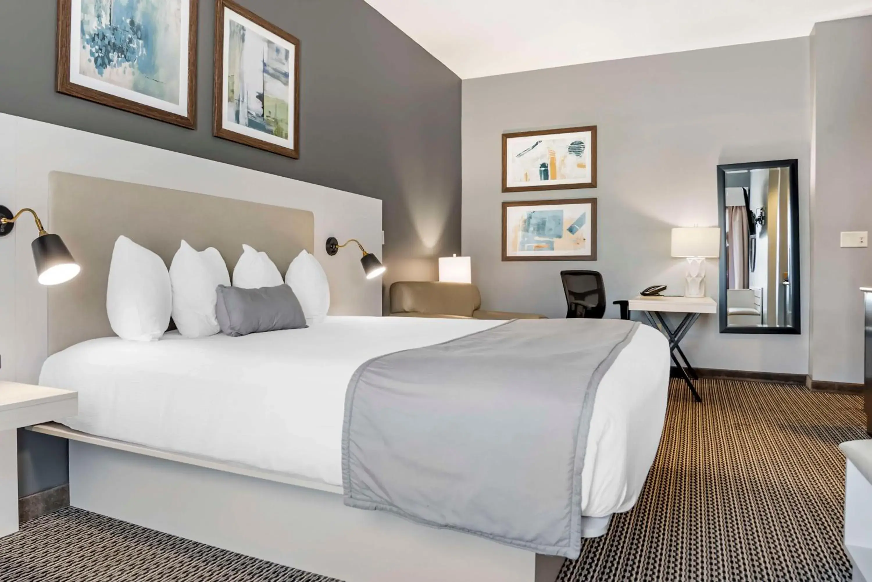 King Room with Wet Bar - Non-Smoking in Best Western Plus Two Rivers Hotel & Suites King Room with Wet Bar - Non-Smoking in Best Western Plus Two Rivers Hotel & Suites