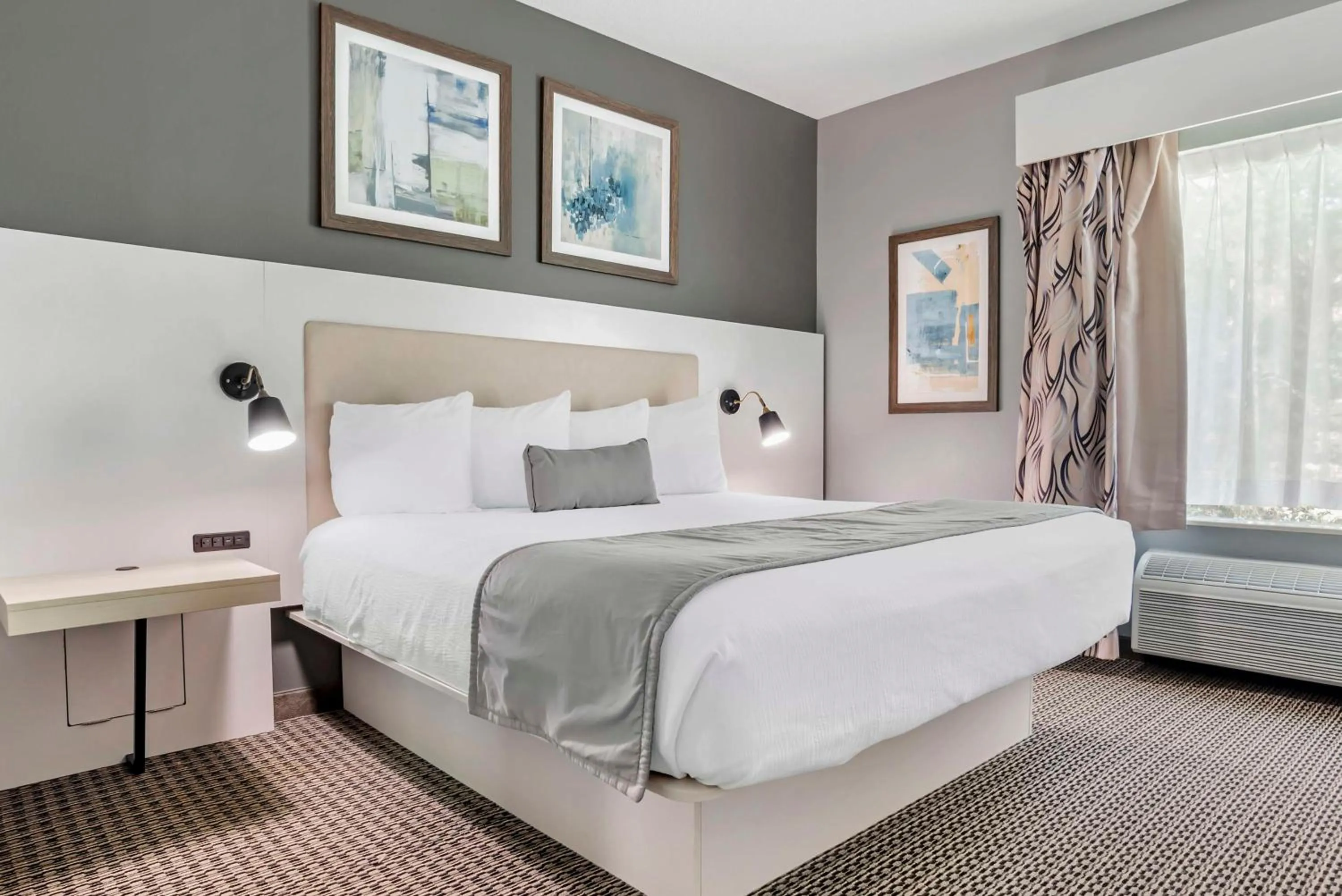 Bedroom, Bed in Best Western Plus Two Rivers Hotel & Suites