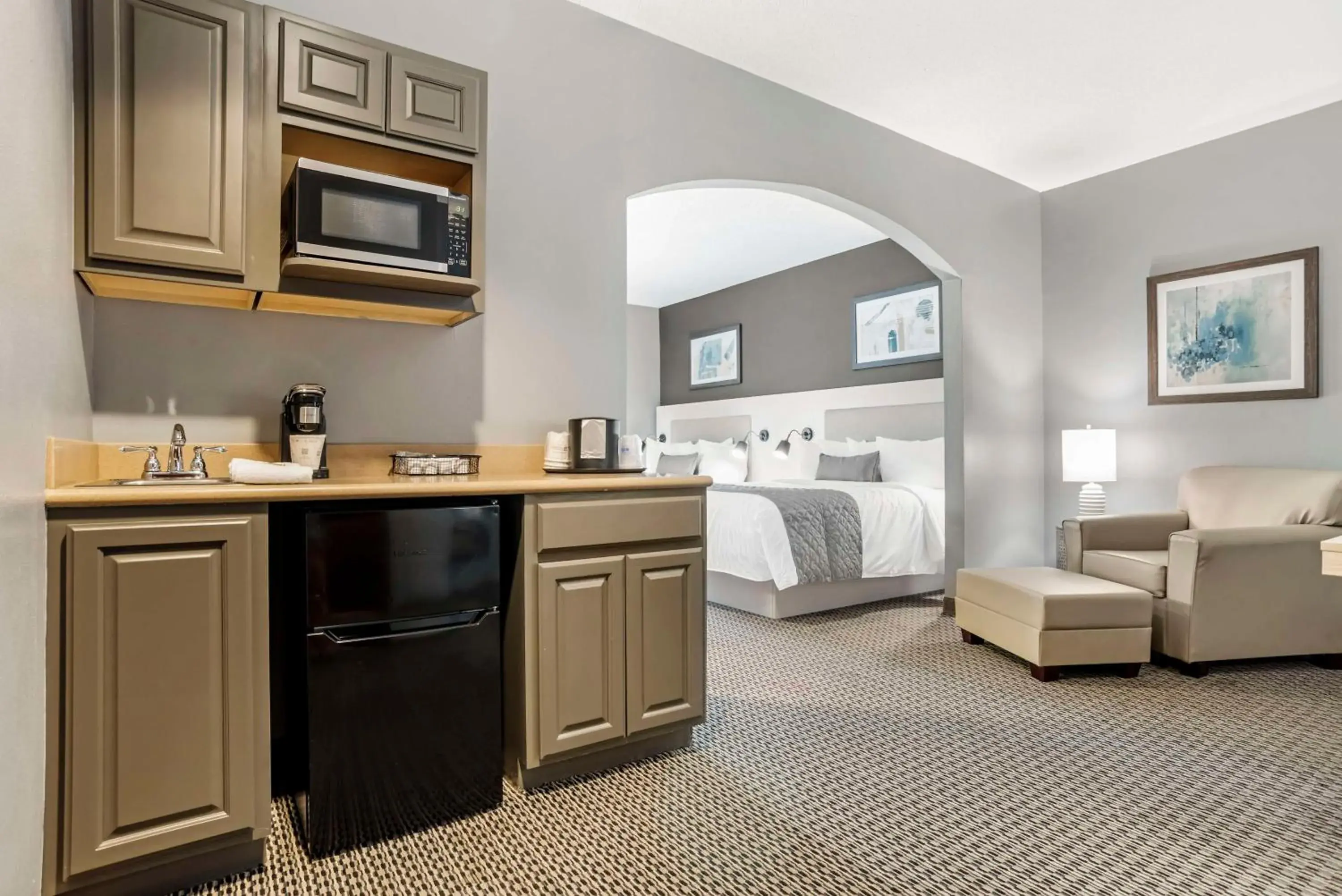 Suite with Two Queen Beds and Kitchenette - Non-Smoking in Best Western Plus Two Rivers Hotel & Suites Suite with Two Queen Beds and Kitchenette - Non-Smoking in Best Western Plus Two Rivers Hotel & Suites