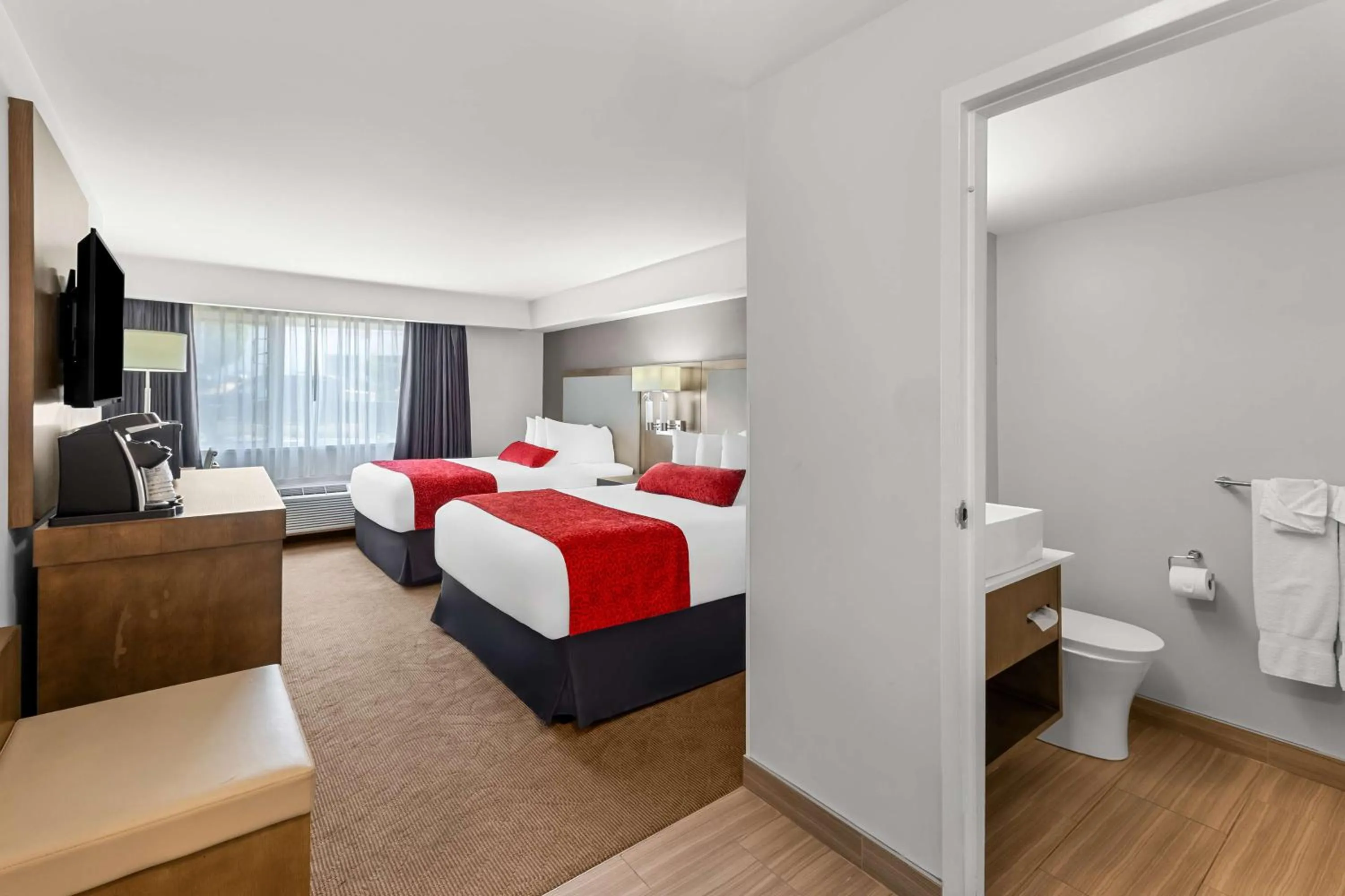 Bedroom, Bed in Best Western Cowichan Valley Inn