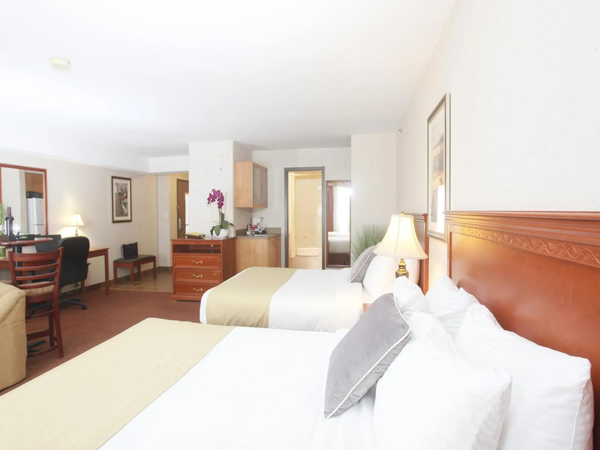 Photo of the whole room, Bed in Stonebridge Hotel Dawson Creek