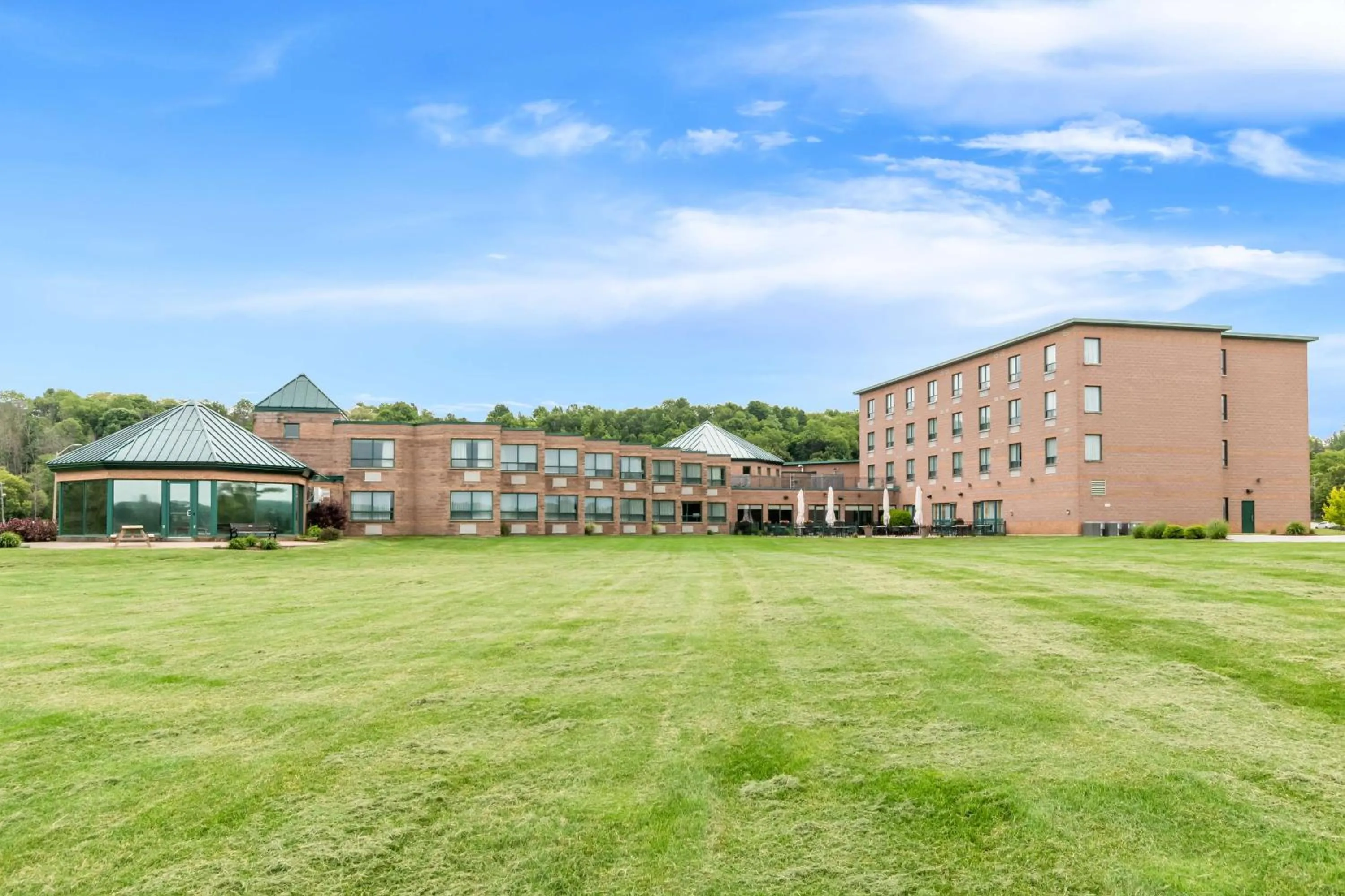 Property building in Best Western Inn On The Bay