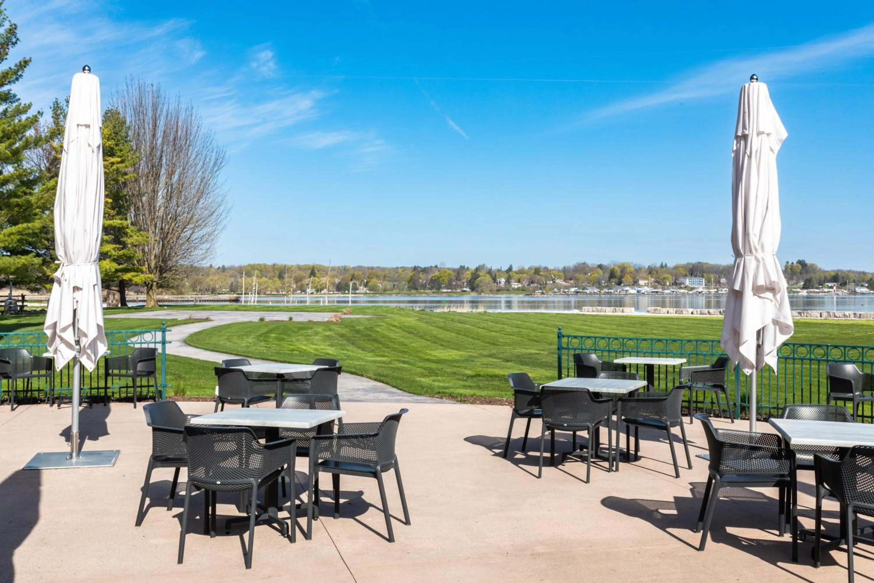 Restaurant/places to eat in Best Western Inn On The Bay