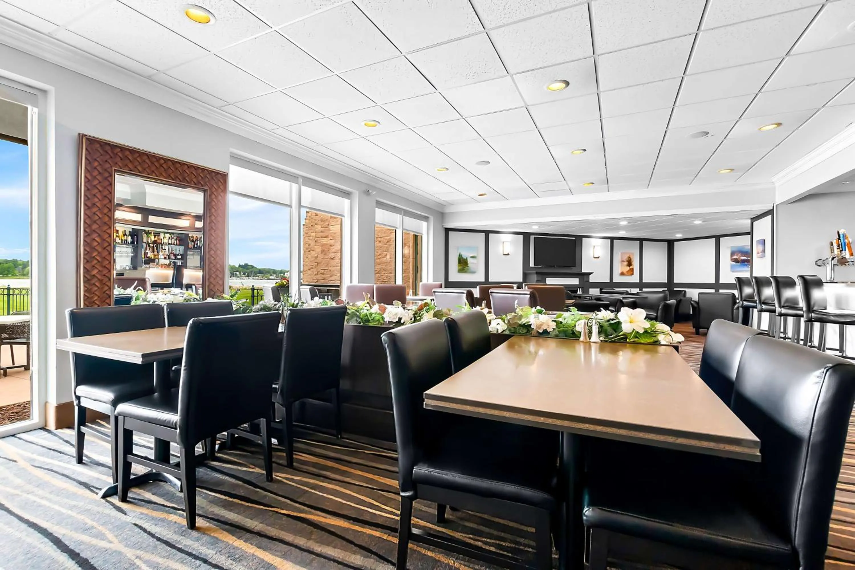 Breakfast in Best Western Inn On The Bay