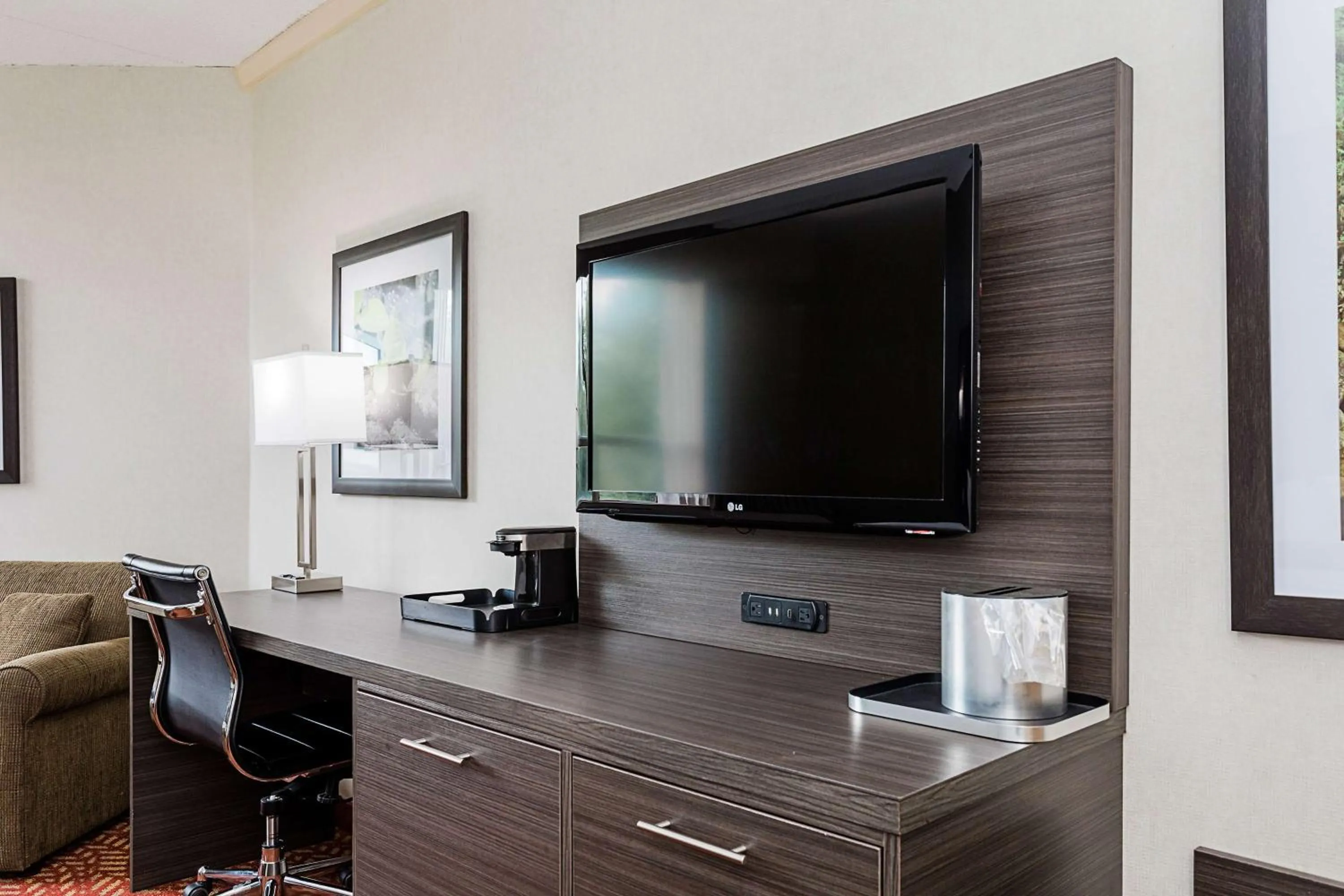 Photo of the whole room in Best Western Inn On The Bay