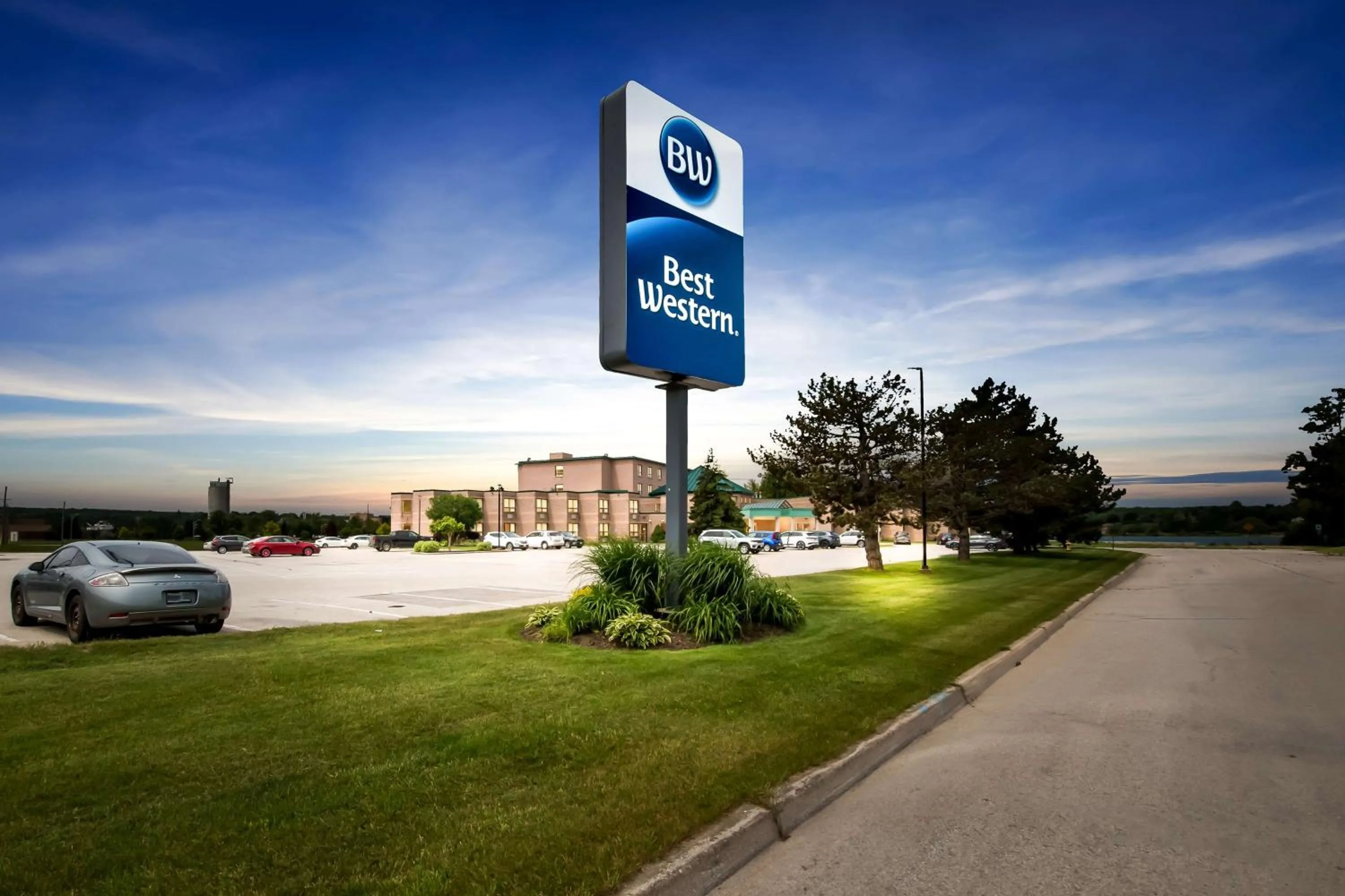 Property building in Best Western Inn On The Bay