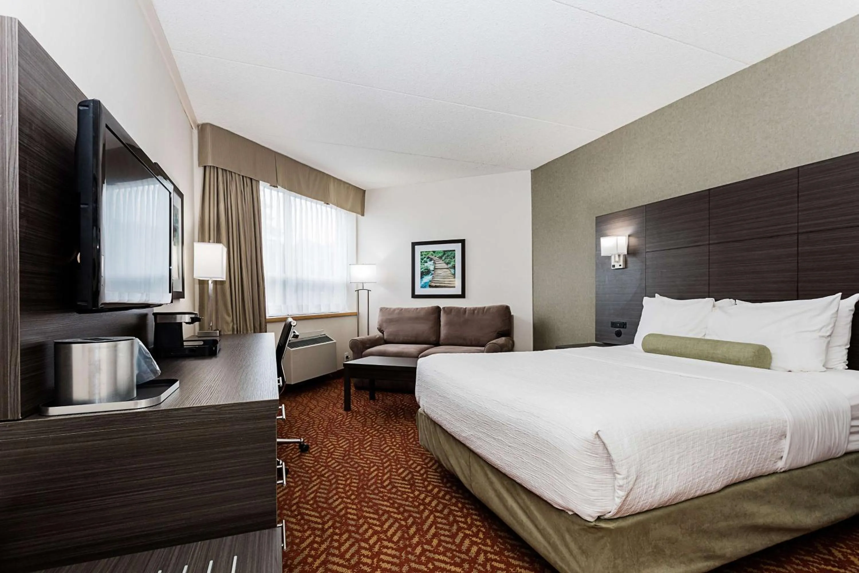 Photo of the whole room, Bed in Best Western Inn On The Bay