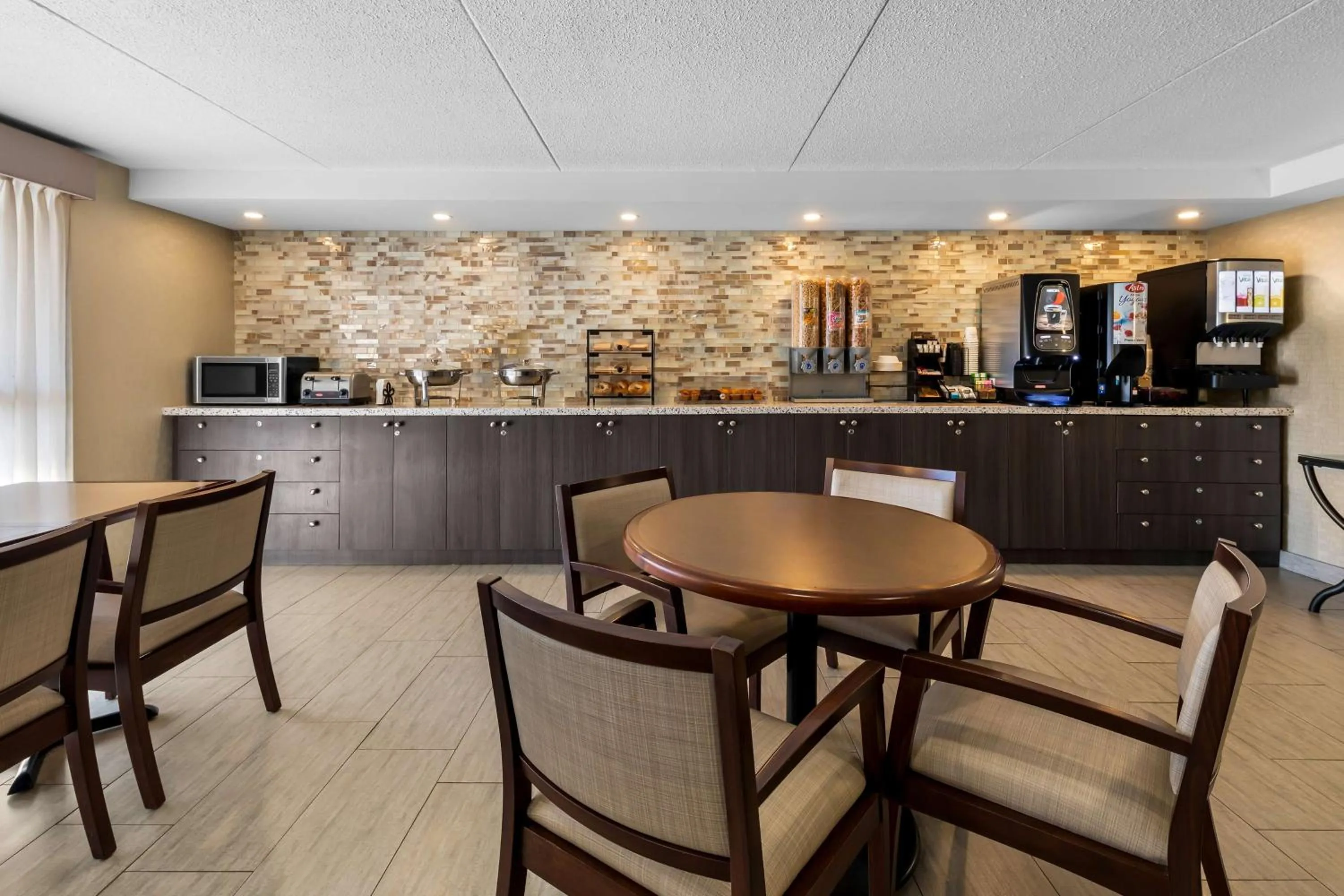 Restaurant/places to eat in Best Western Halton Hills