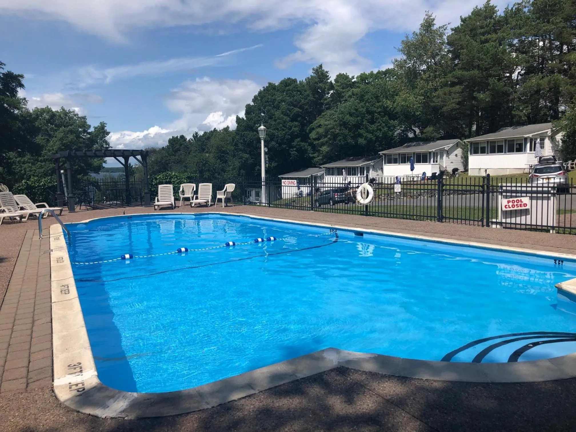 Swimming pool in West Winds Motel & Cottages