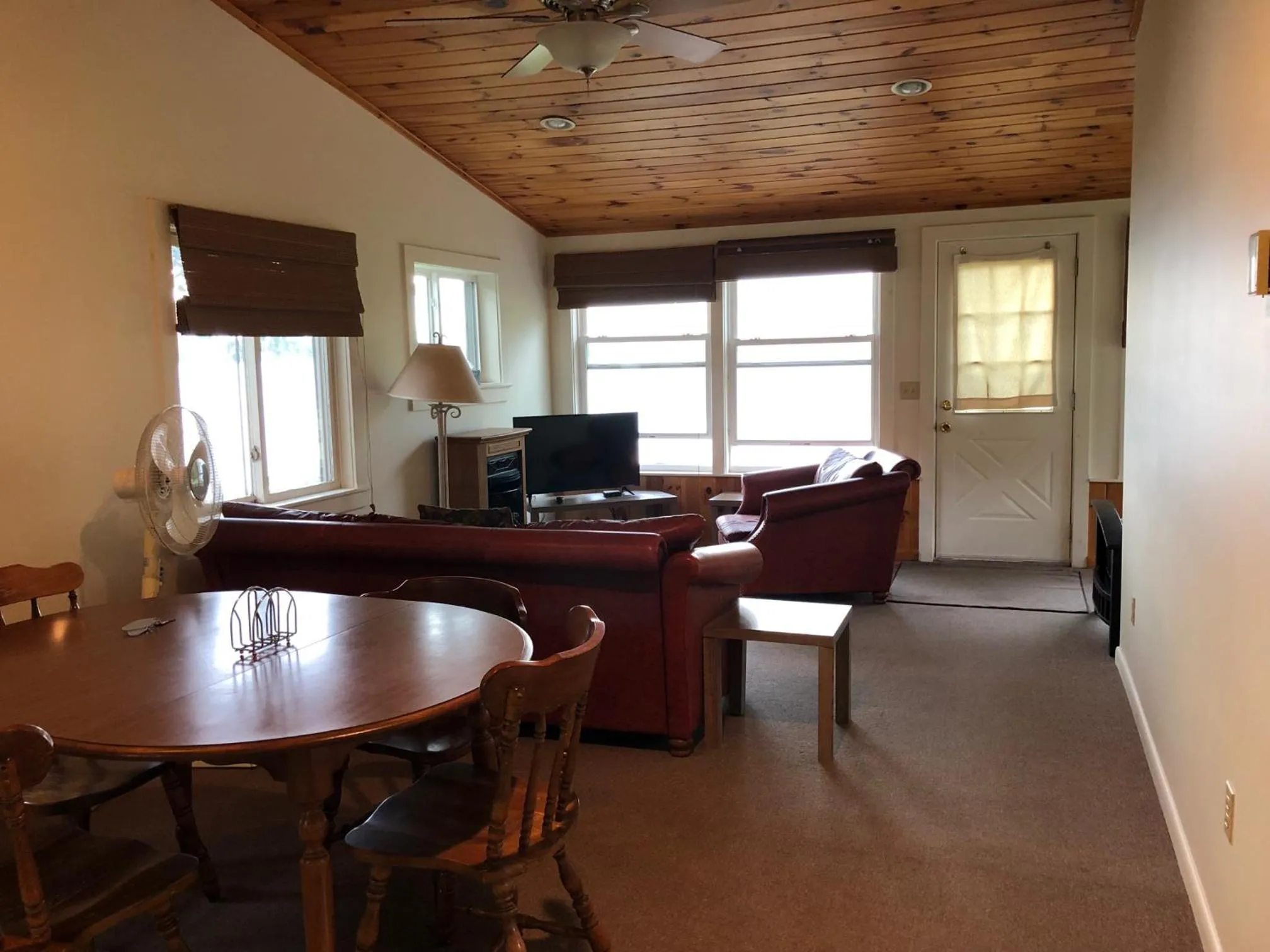 Living room in West Winds Motel & Cottages