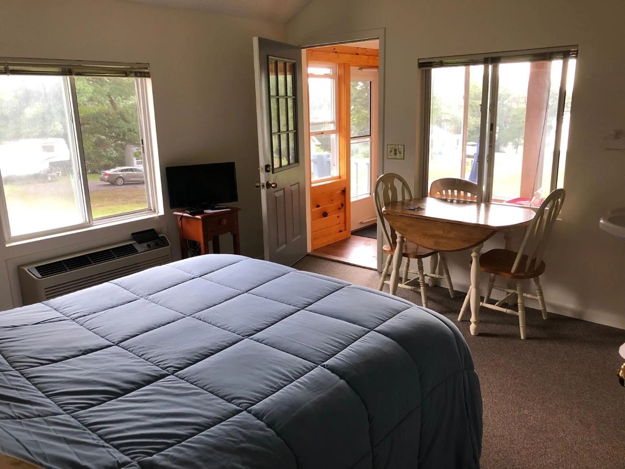 Bed in West Winds Motel & Cottages