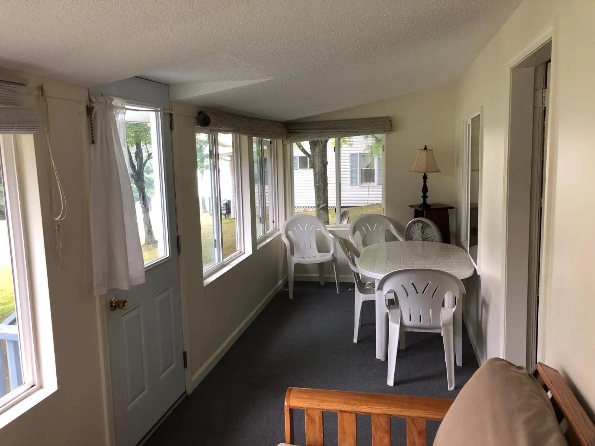 Seating area in West Winds Motel & Cottages