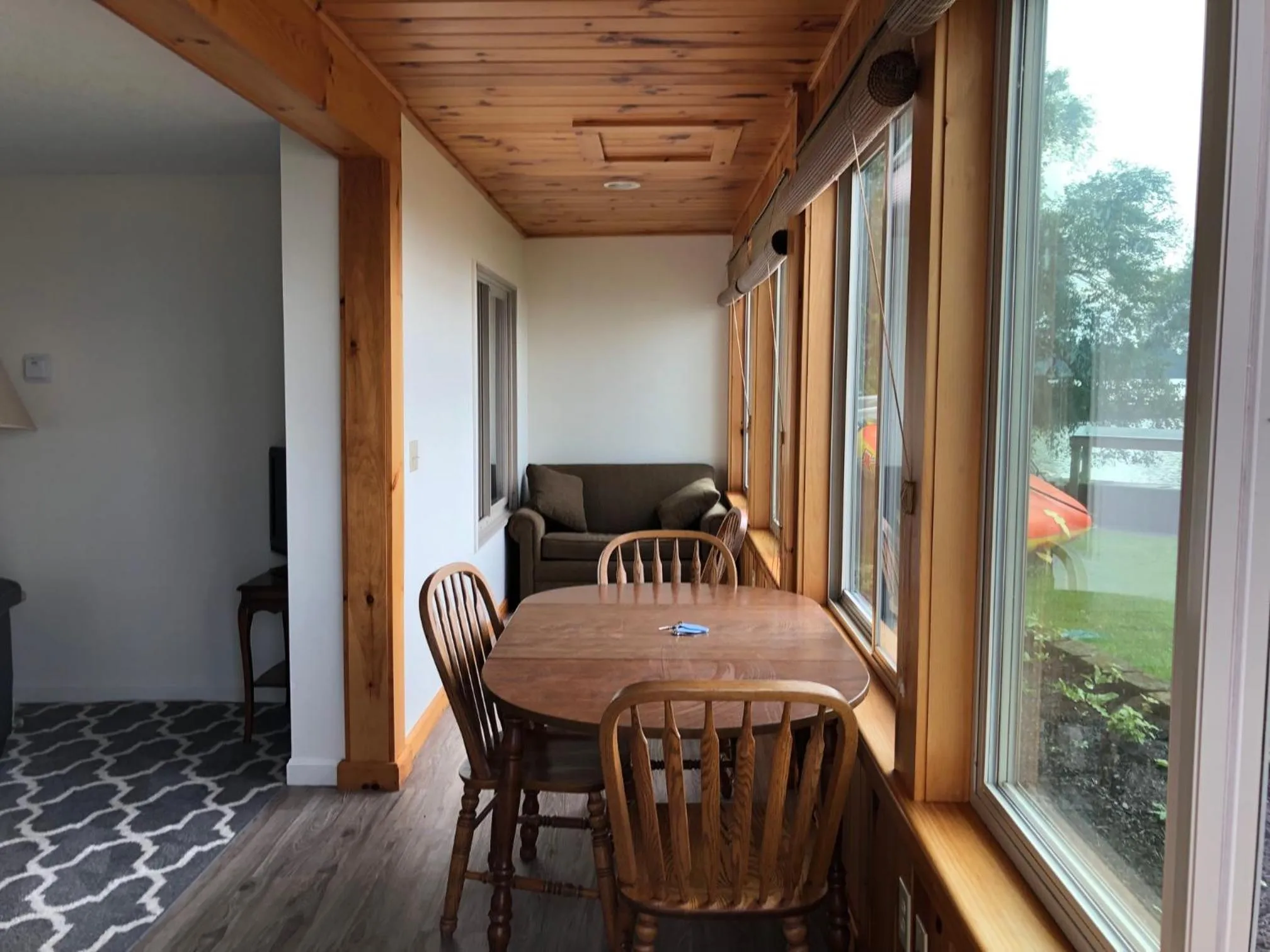 Dining area in West Winds Motel & Cottages