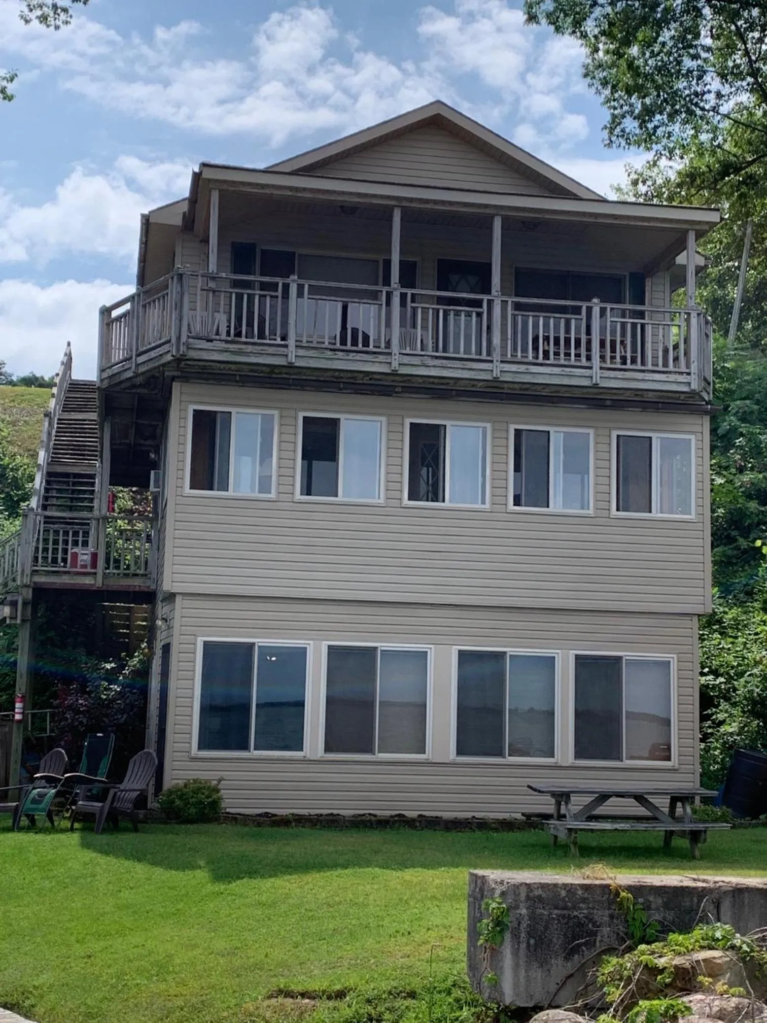 Property building in West Winds Motel & Cottages