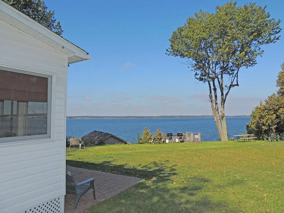 River view in West Winds Motel & Cottages