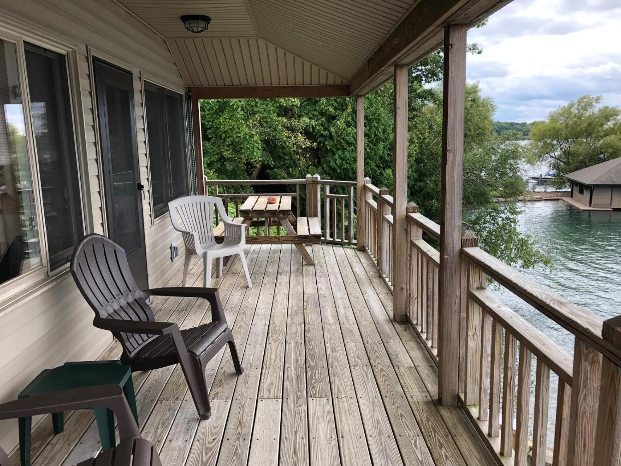 Patio in West Winds Motel & Cottages