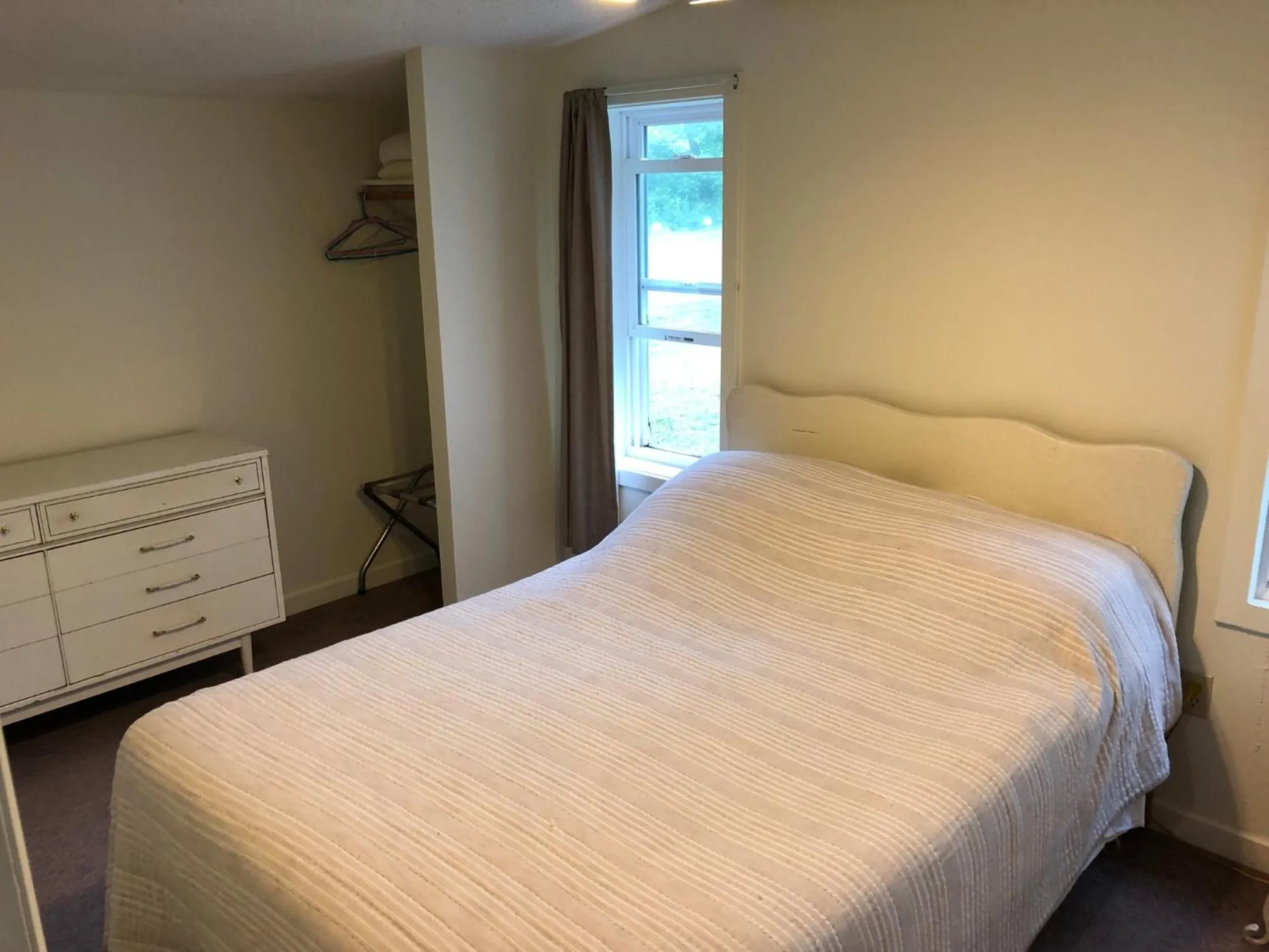 Bedroom, Bed in West Winds Motel & Cottages