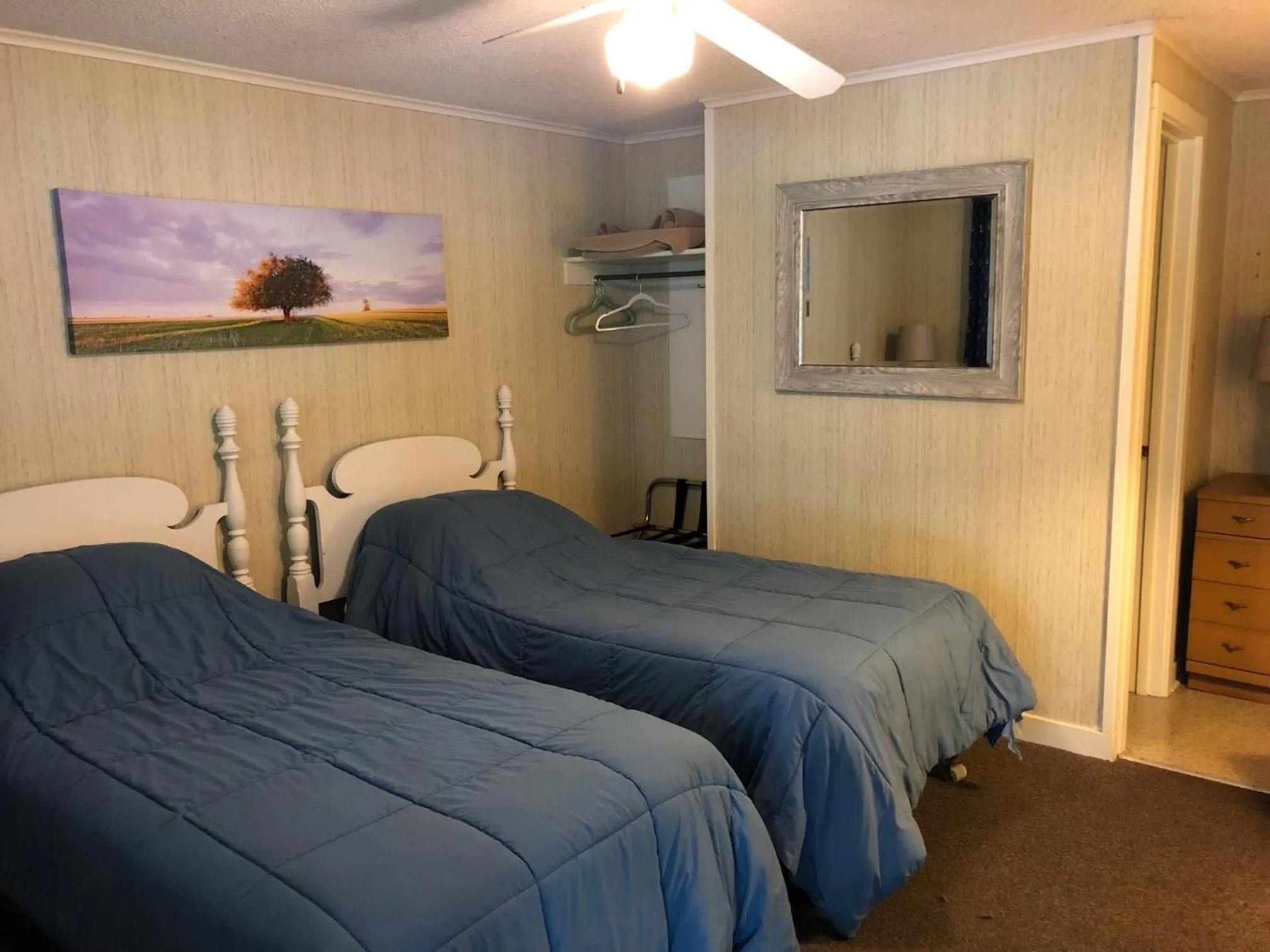 Bed in West Winds Motel & Cottages