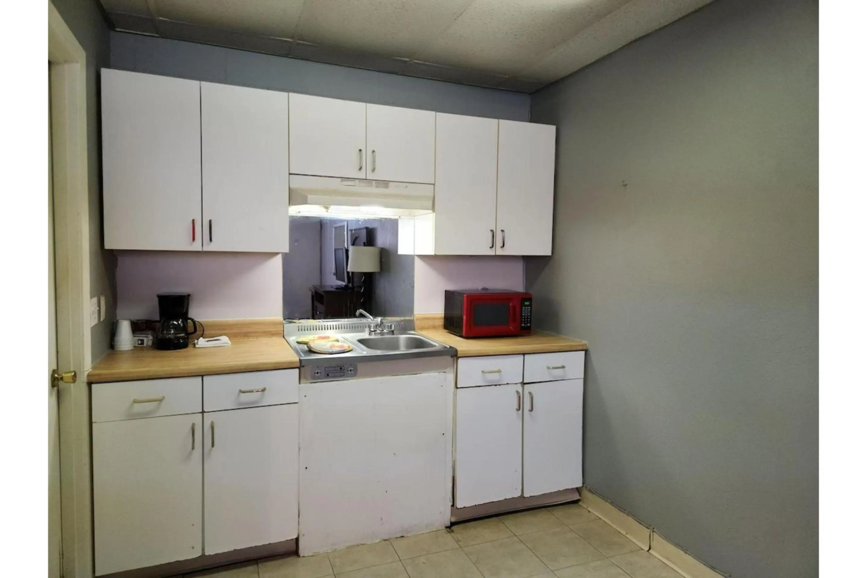 Kitchen or kitchenette in Executive Inn By OYO Queenville Mena