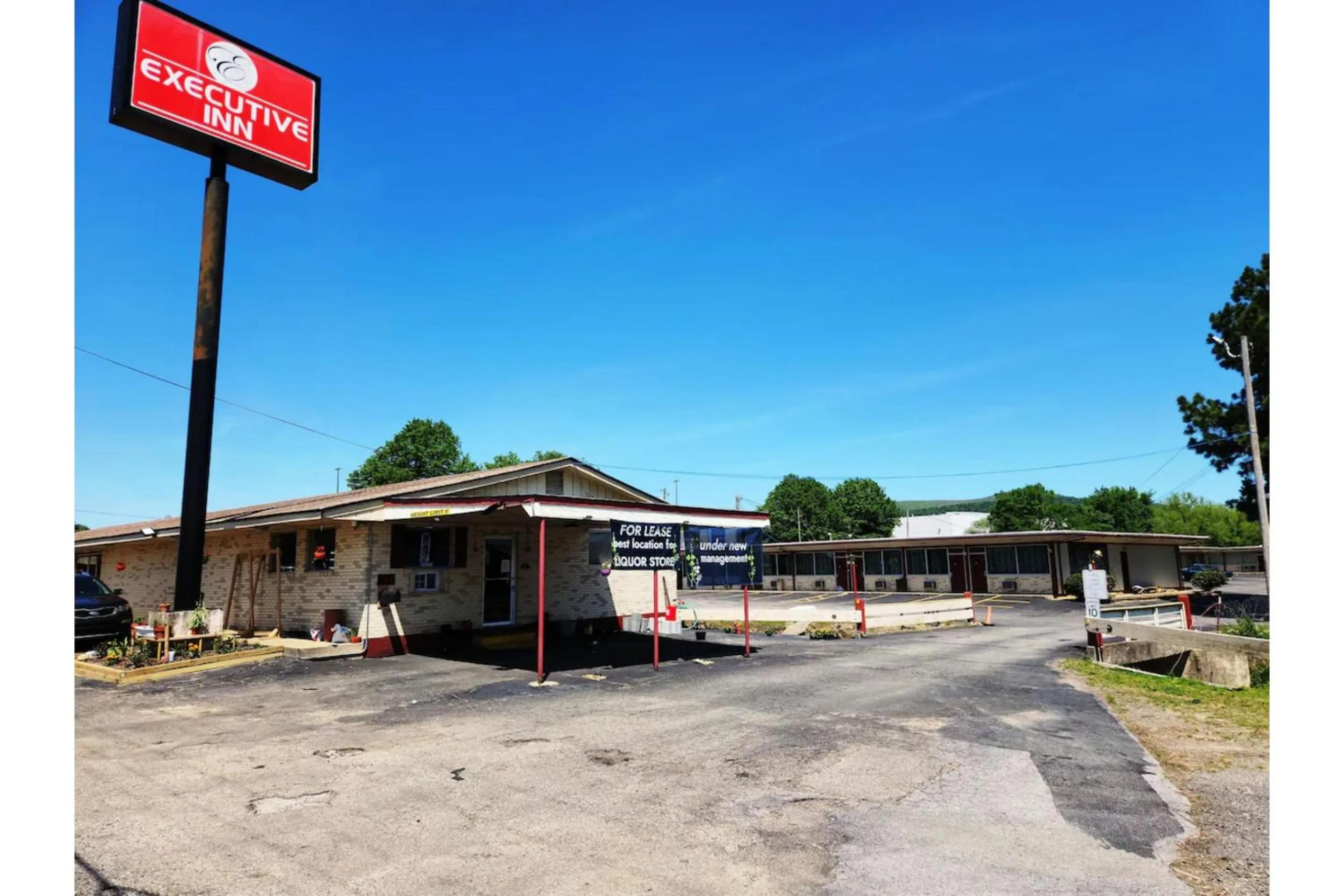 Facade/entrance in Executive Inn By OYO Queenville Mena