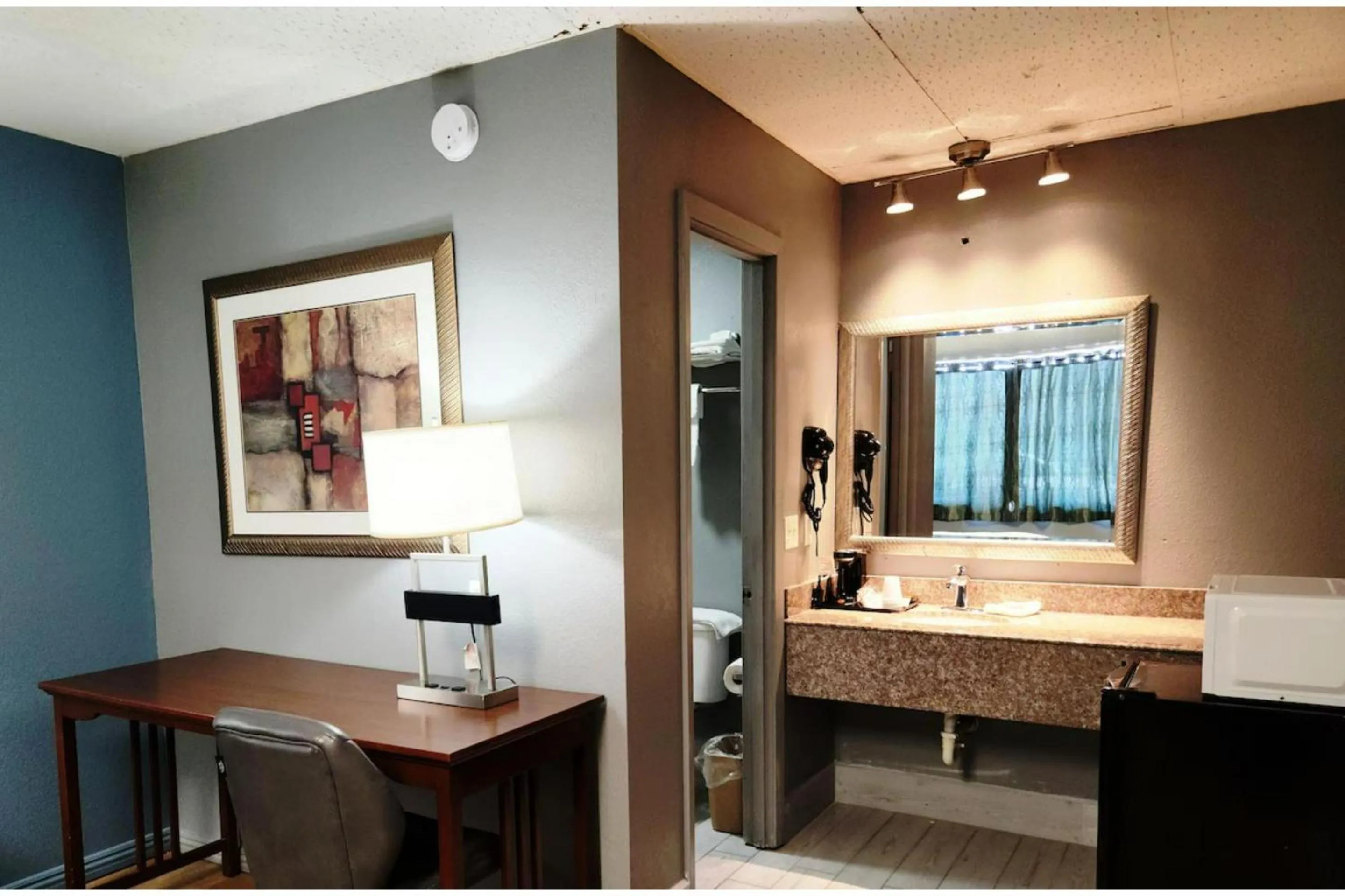 Bathroom in Executive Inn By OYO Queenville Mena