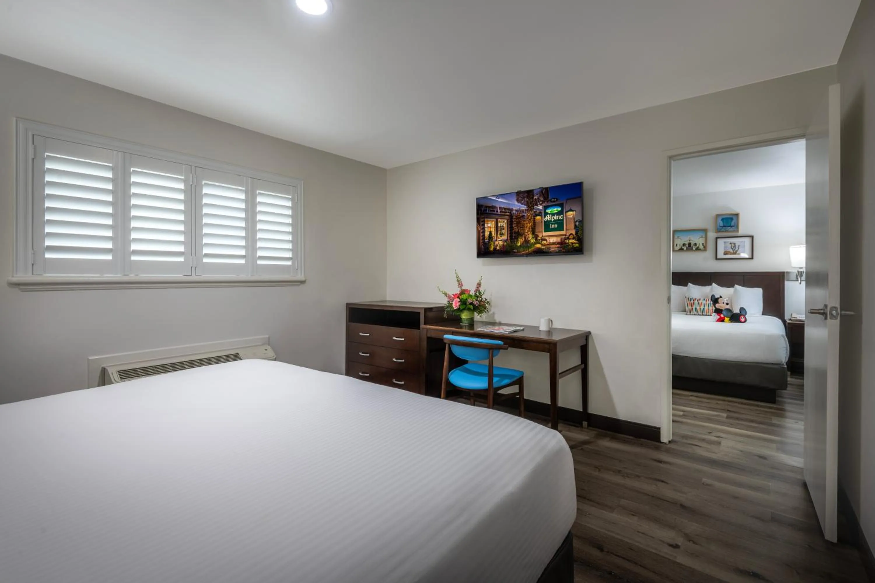 Bedroom, Bed in Alpine Inn near Convention Center and the Park