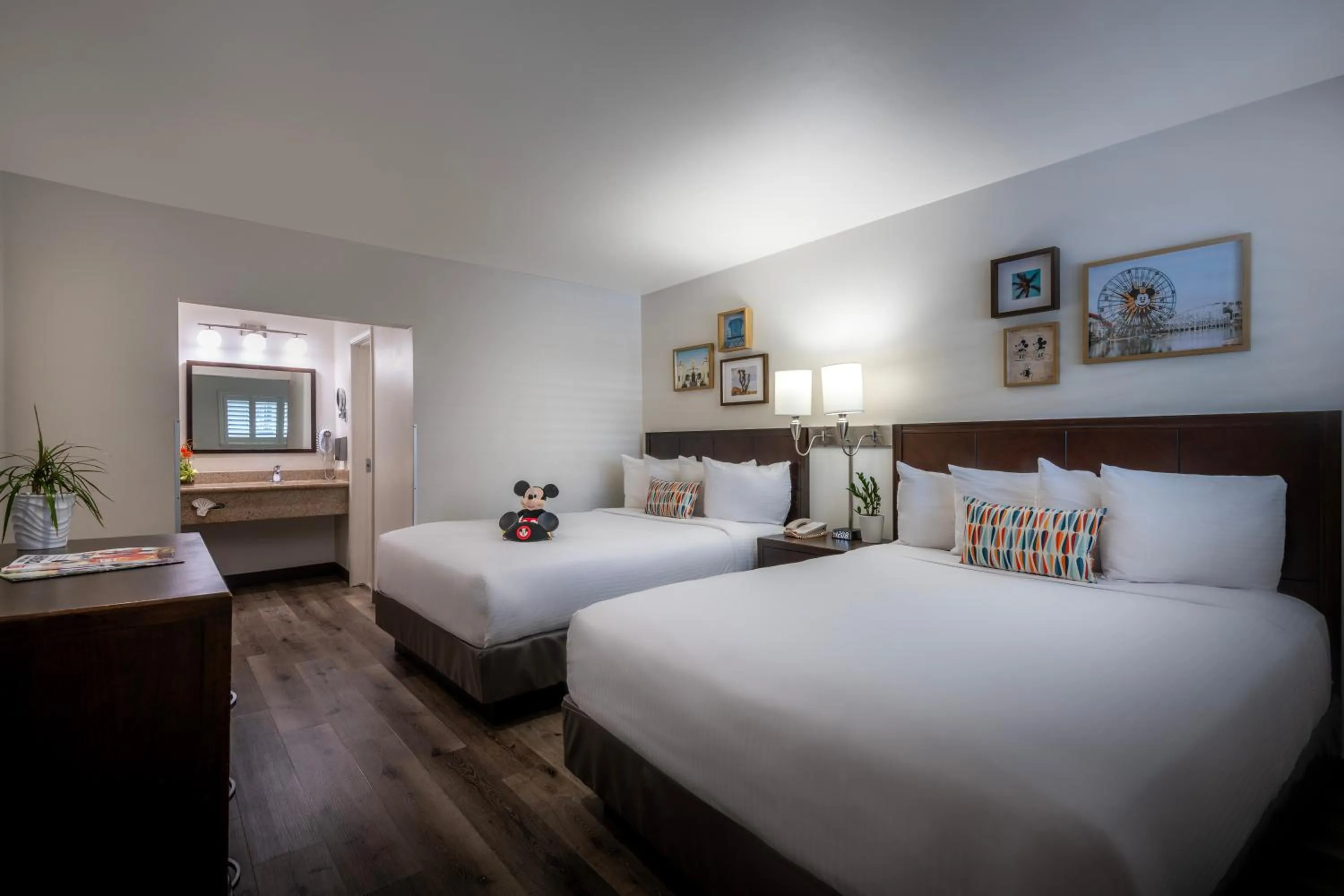 Bedroom, Bed in Alpine Inn near Convention Center and the Park