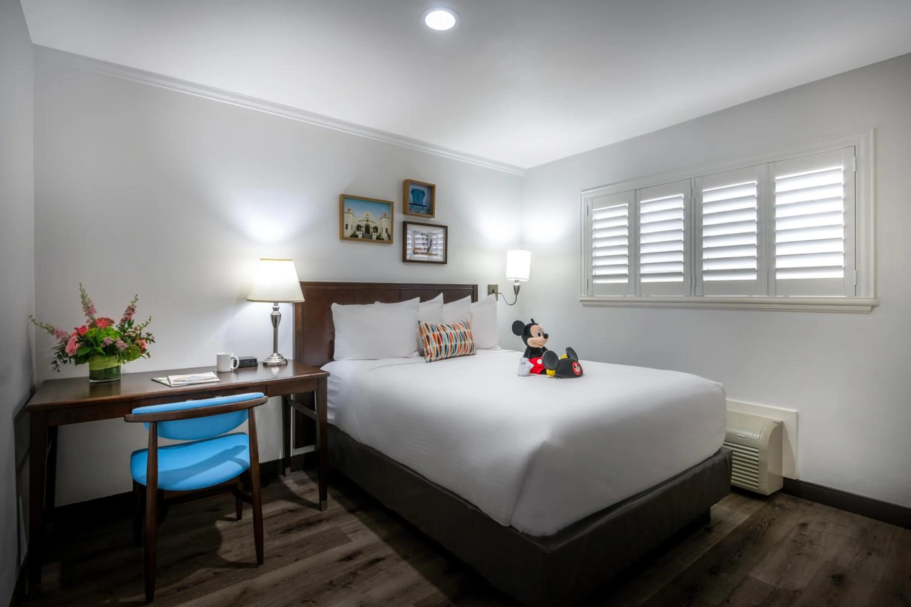 Bedroom, Bed in Alpine Inn near Convention Center and the Park