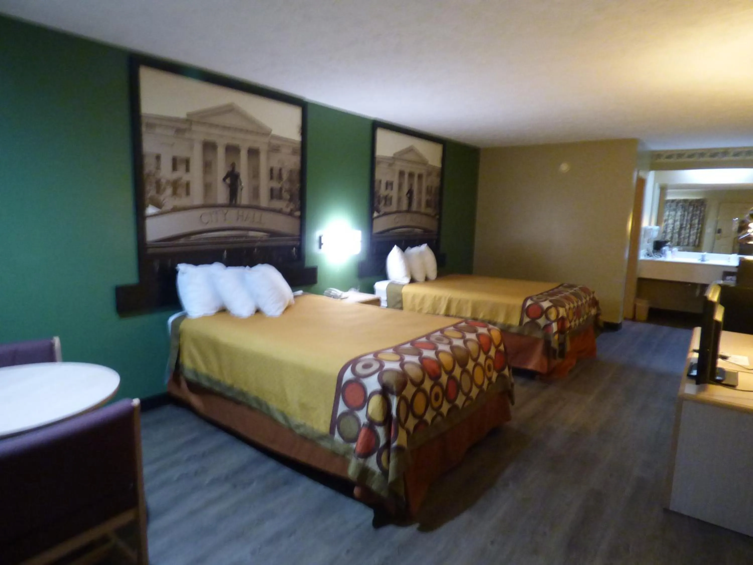 Photo of the whole room, Bed in Super 8 by Wyndham Kosciusko