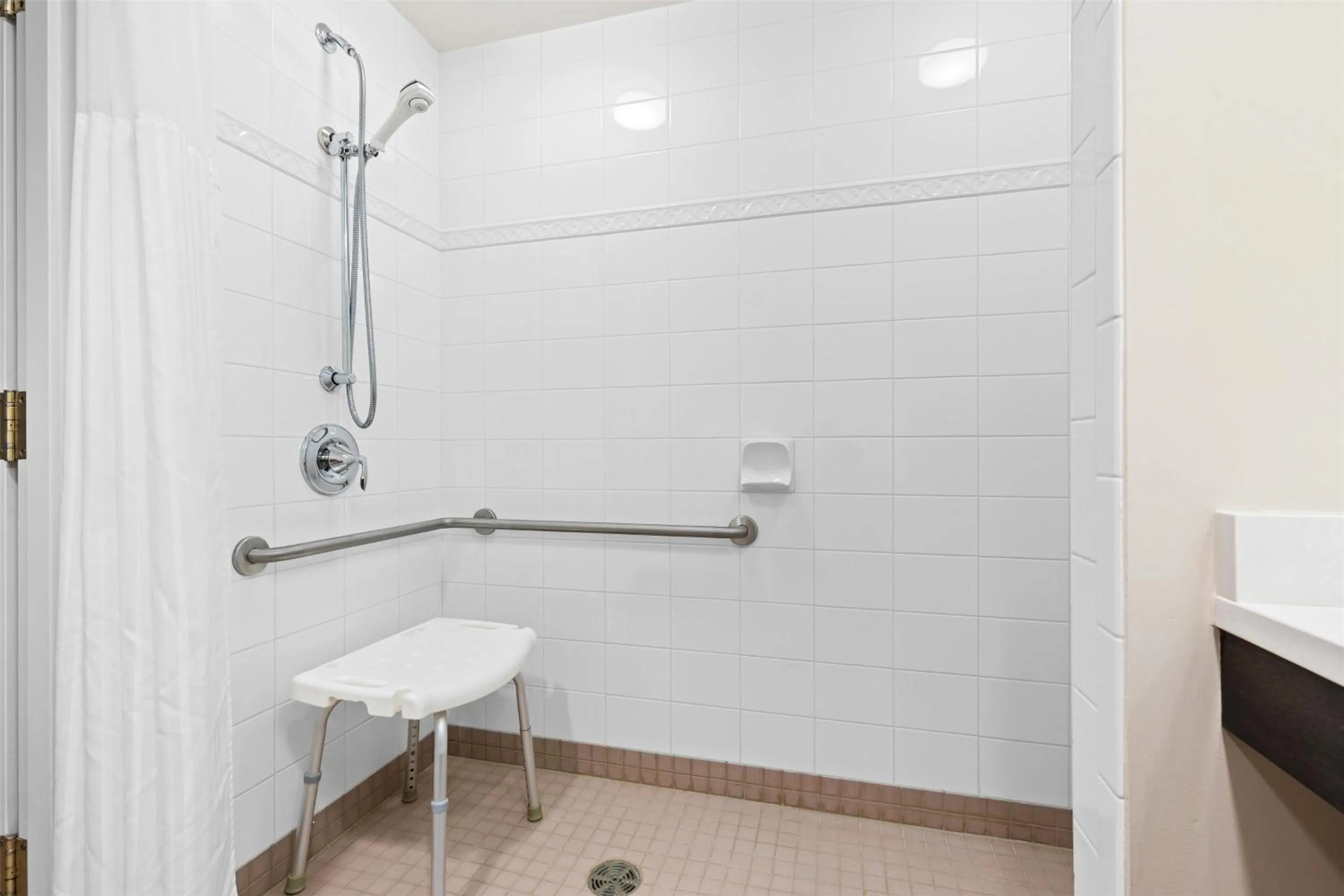 Bathroom in Best Western Plus Columbia River Hotel