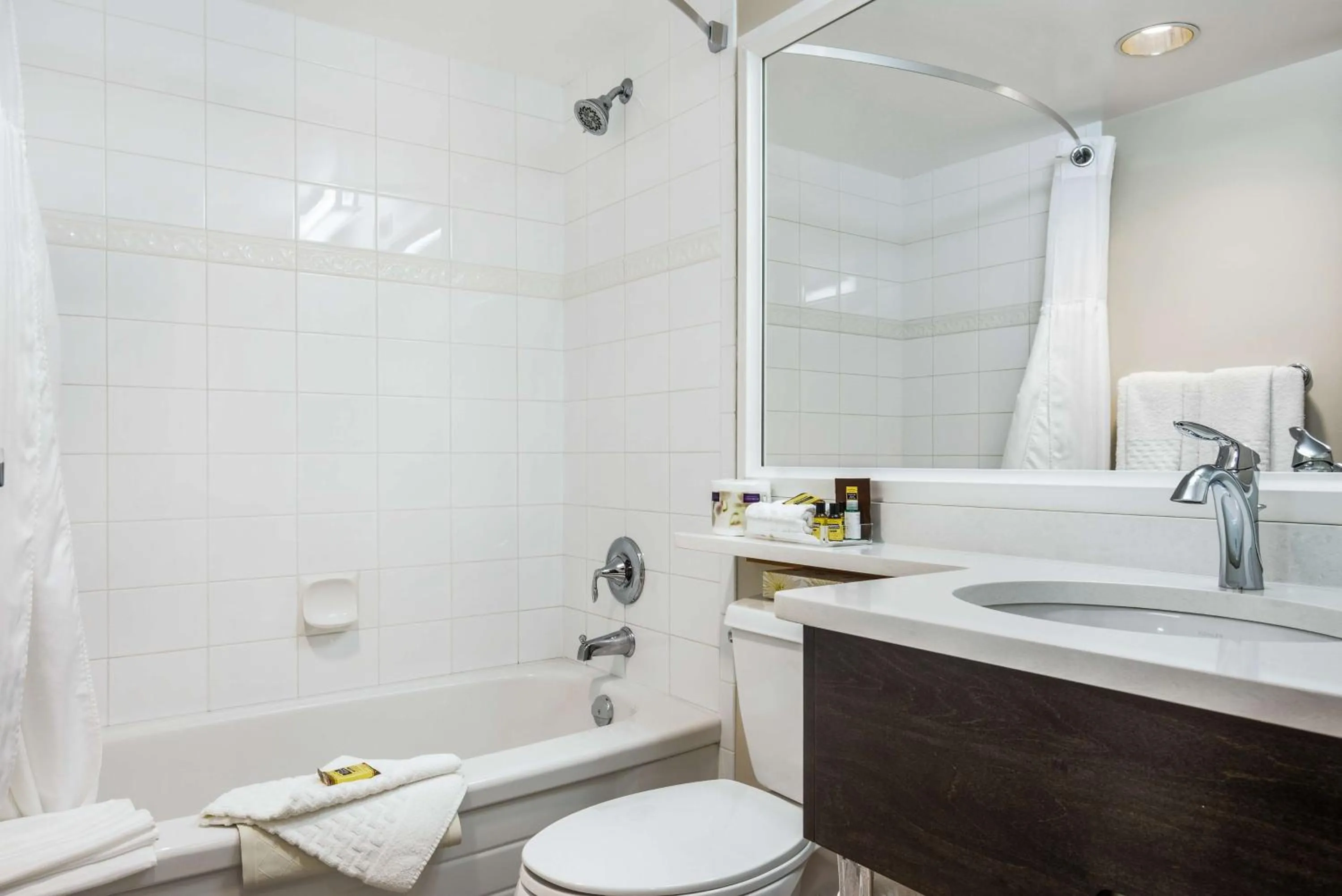 Bathroom in Best Western Plus Columbia River Hotel