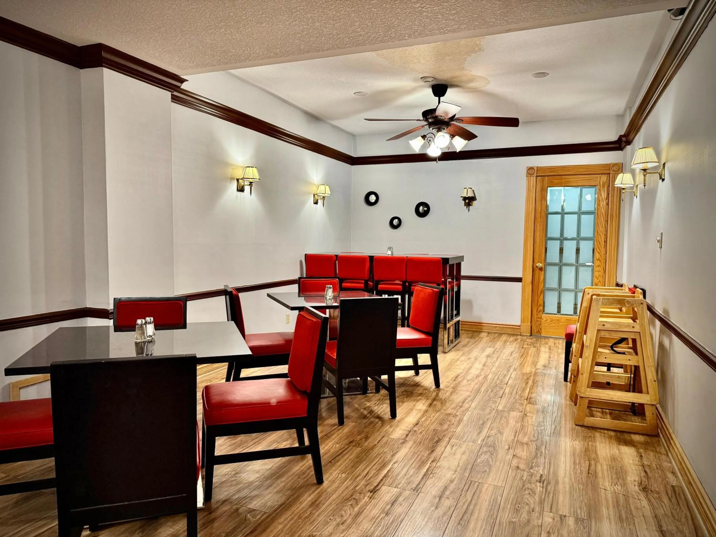 Breakfast in SureStay Plus Hotel by Best Western Kincardine
