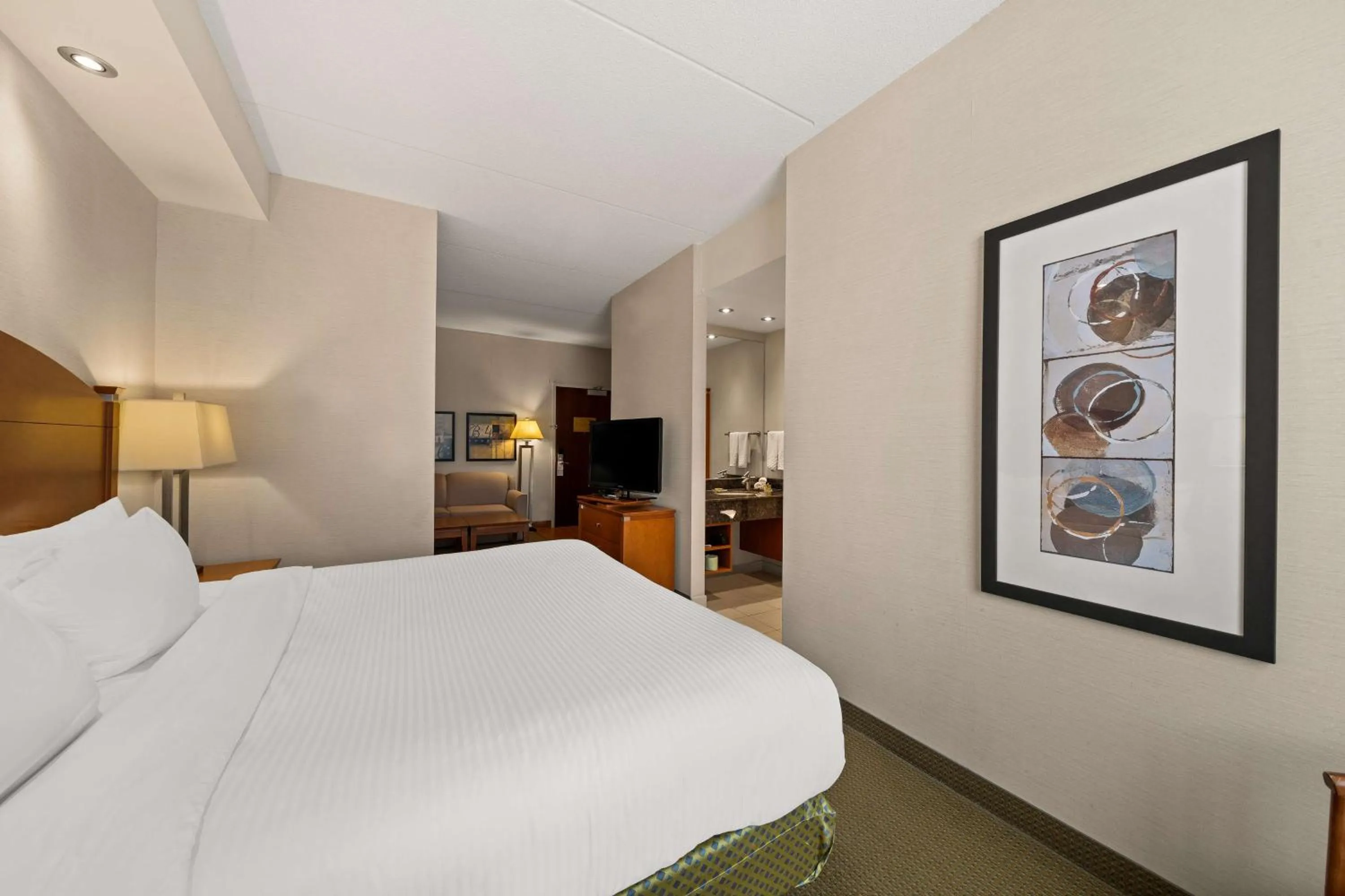 Bedroom, Bed in Best Western Plus Orangeville Inn & Suites