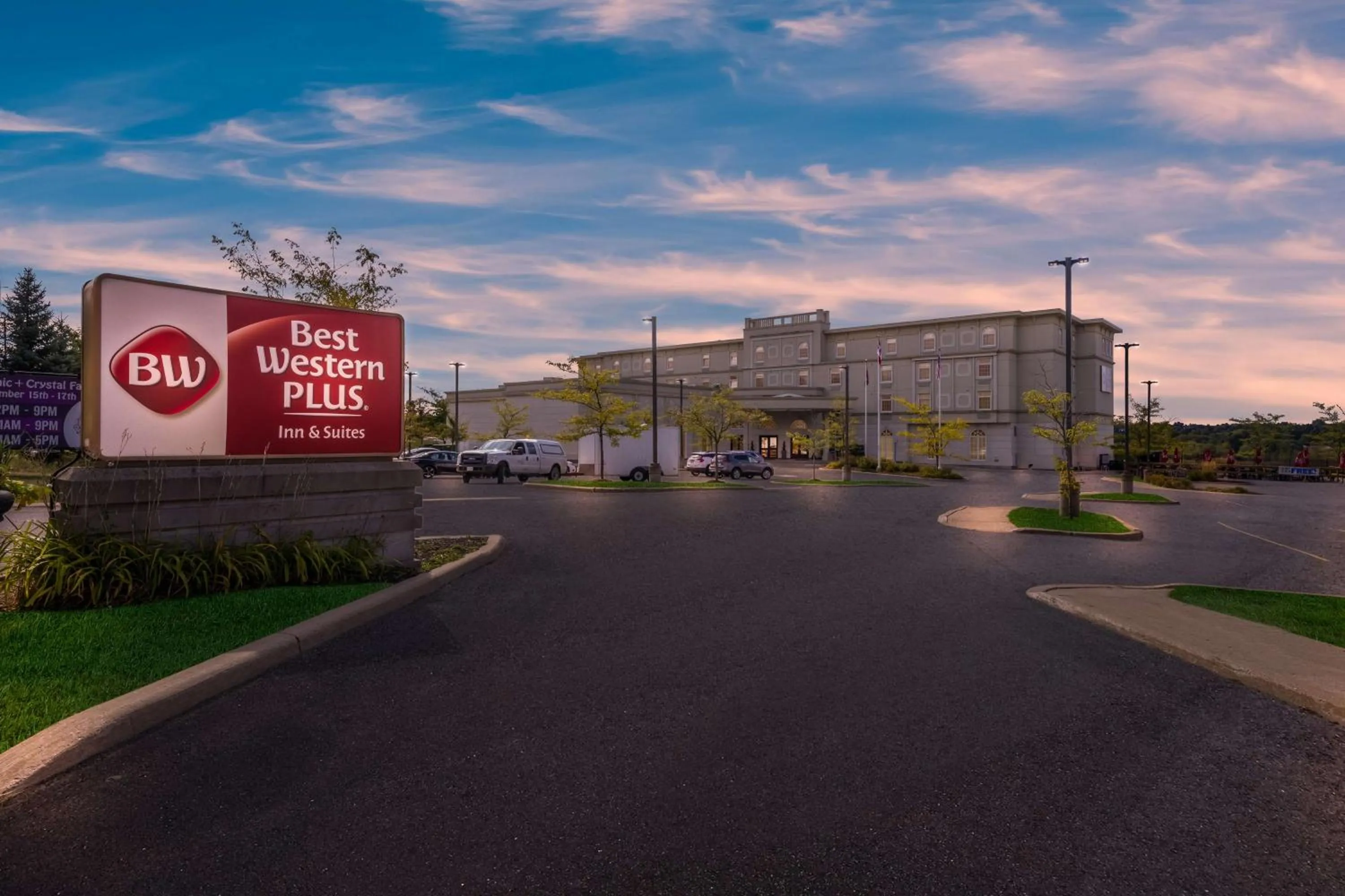 Property building in Best Western Plus Orangeville Inn & Suites