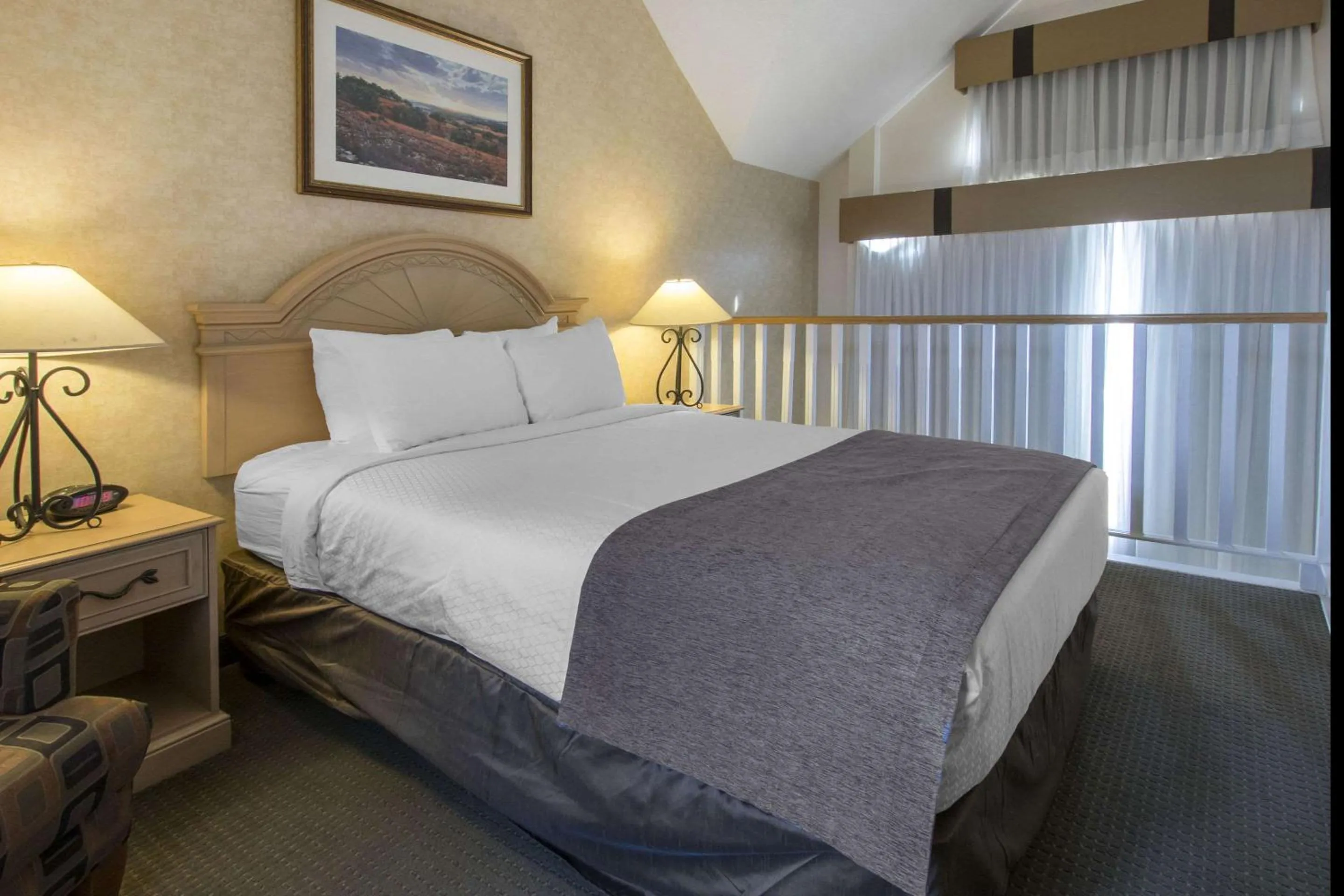 Photo of the whole room, Bed in Quality Inn Medicine Hat