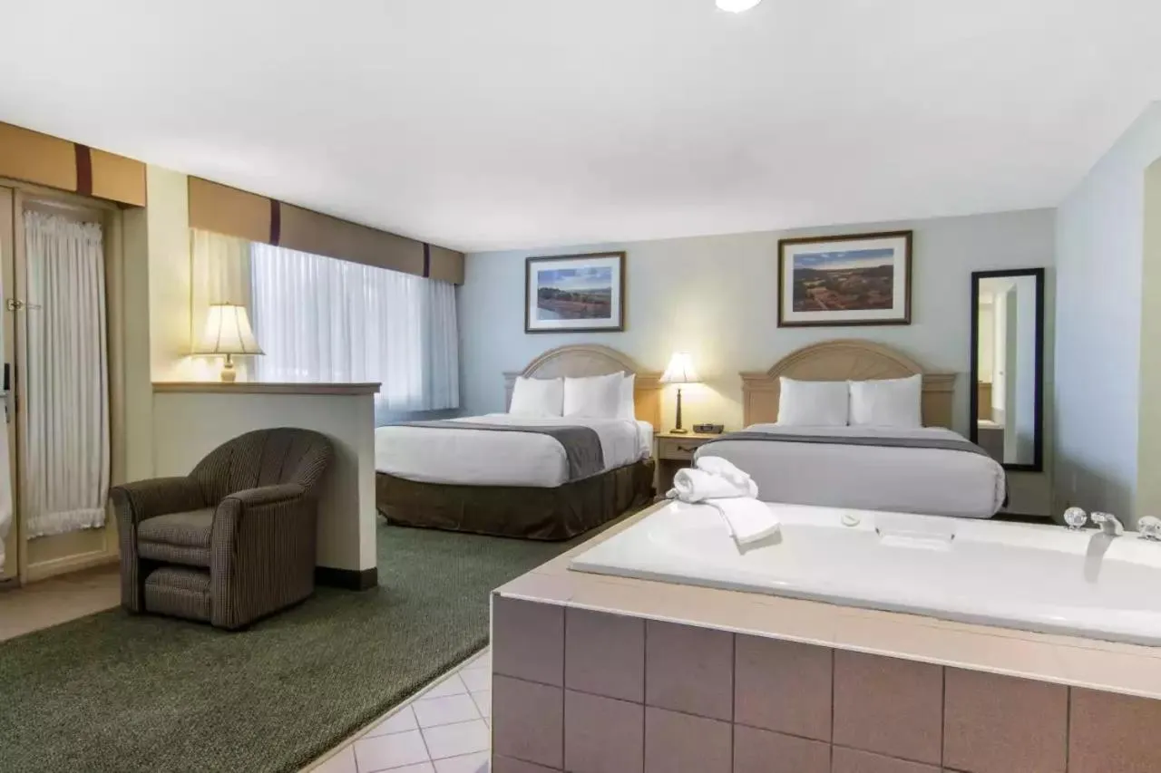 Bed in Quality Inn Medicine Hat