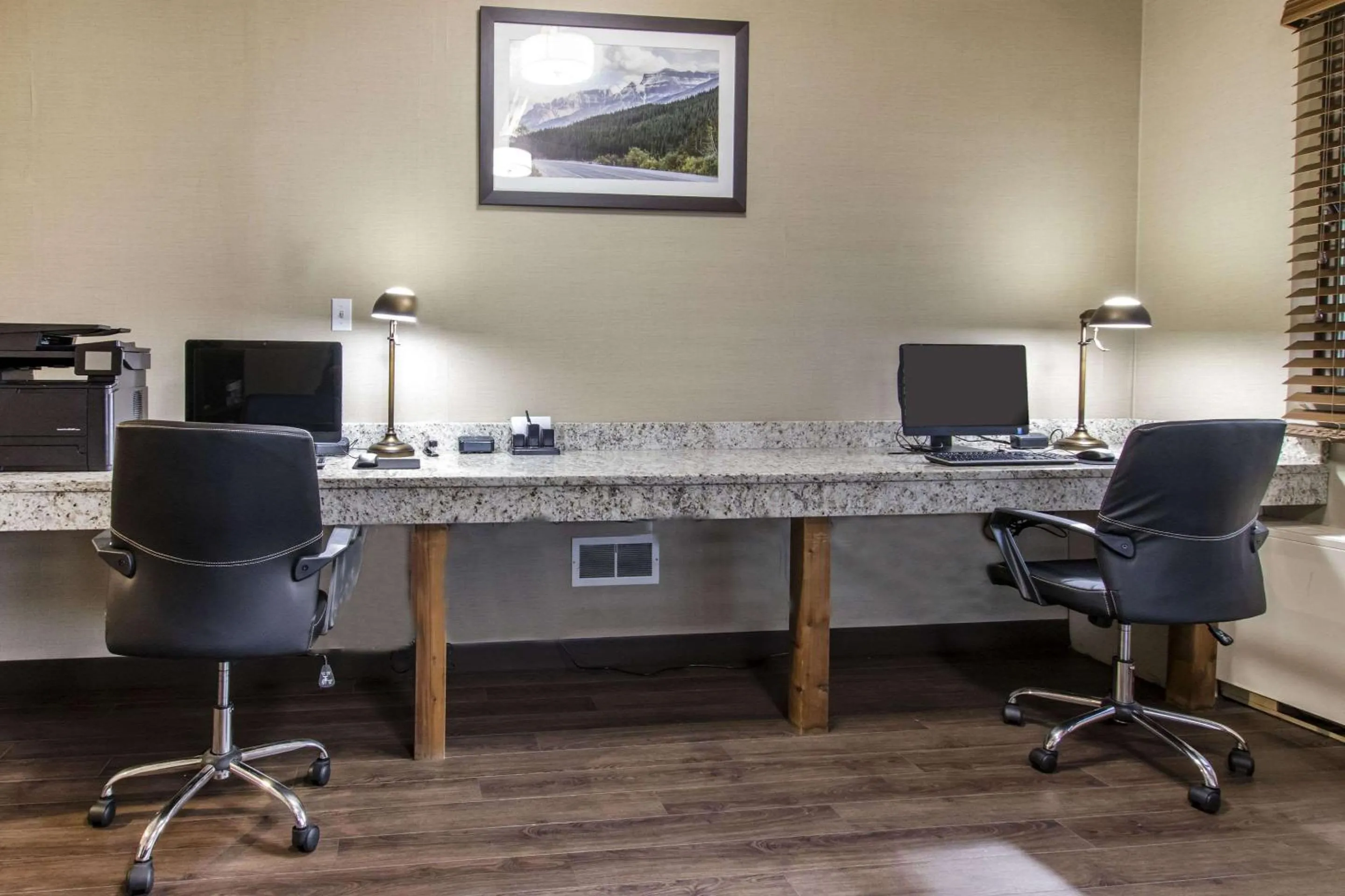 Business facilities, Business Area/Conference Room in Quality Inn Medicine Hat