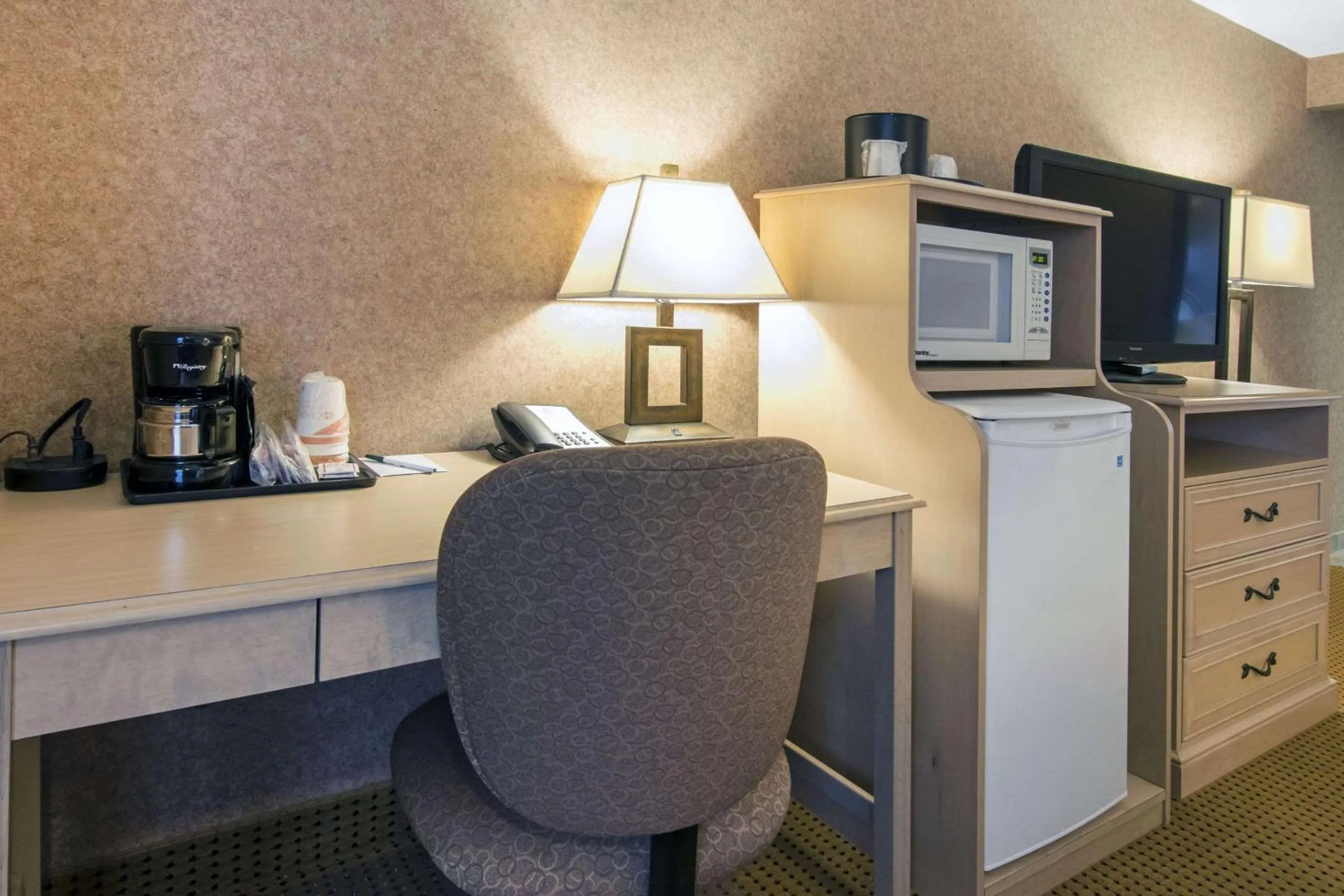 Photo of the whole room, TV/Entertainment Center in Quality Inn Medicine Hat