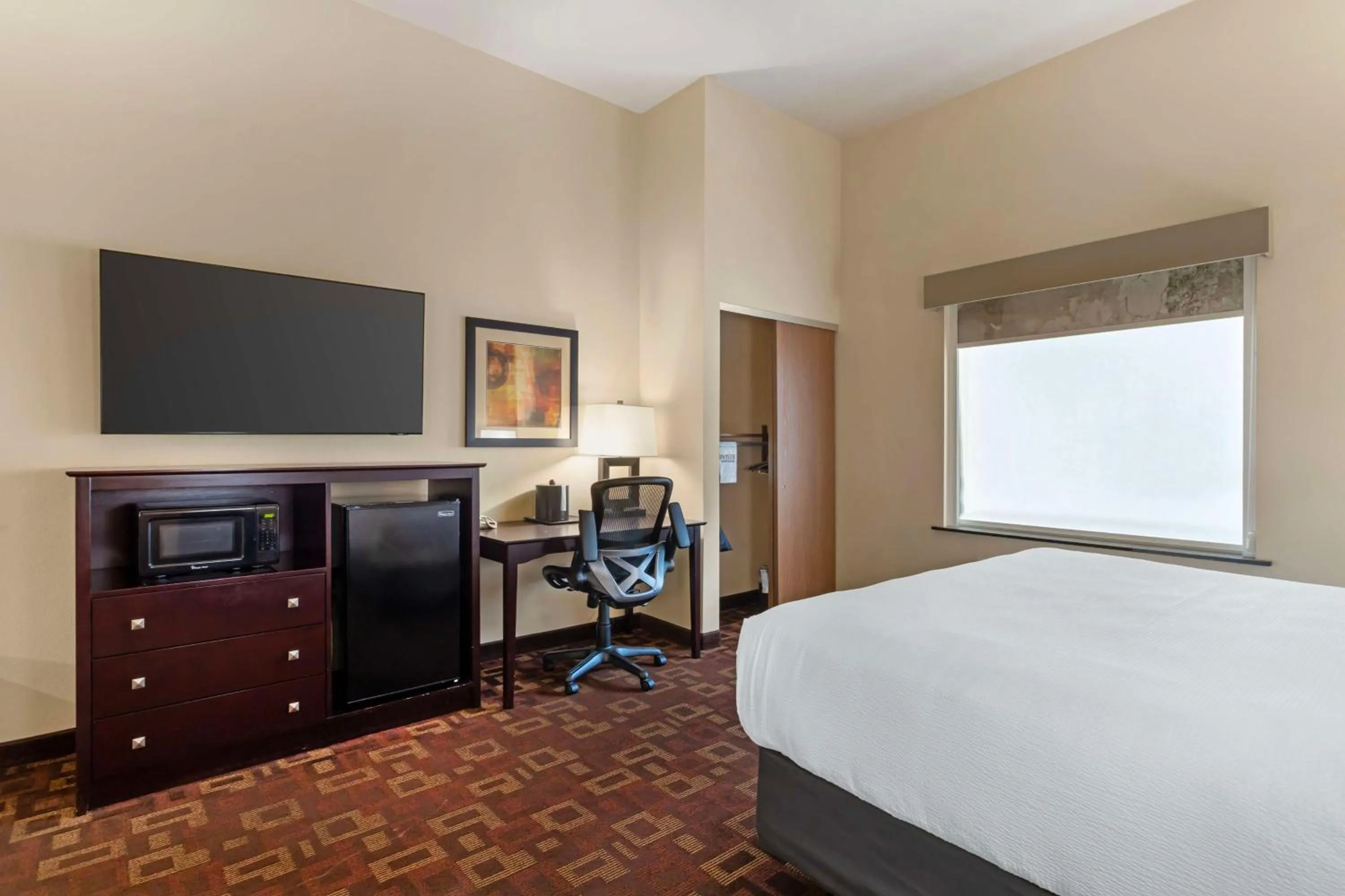 Bedroom, Bed in Best Western Plus Goliad Inn & Suites