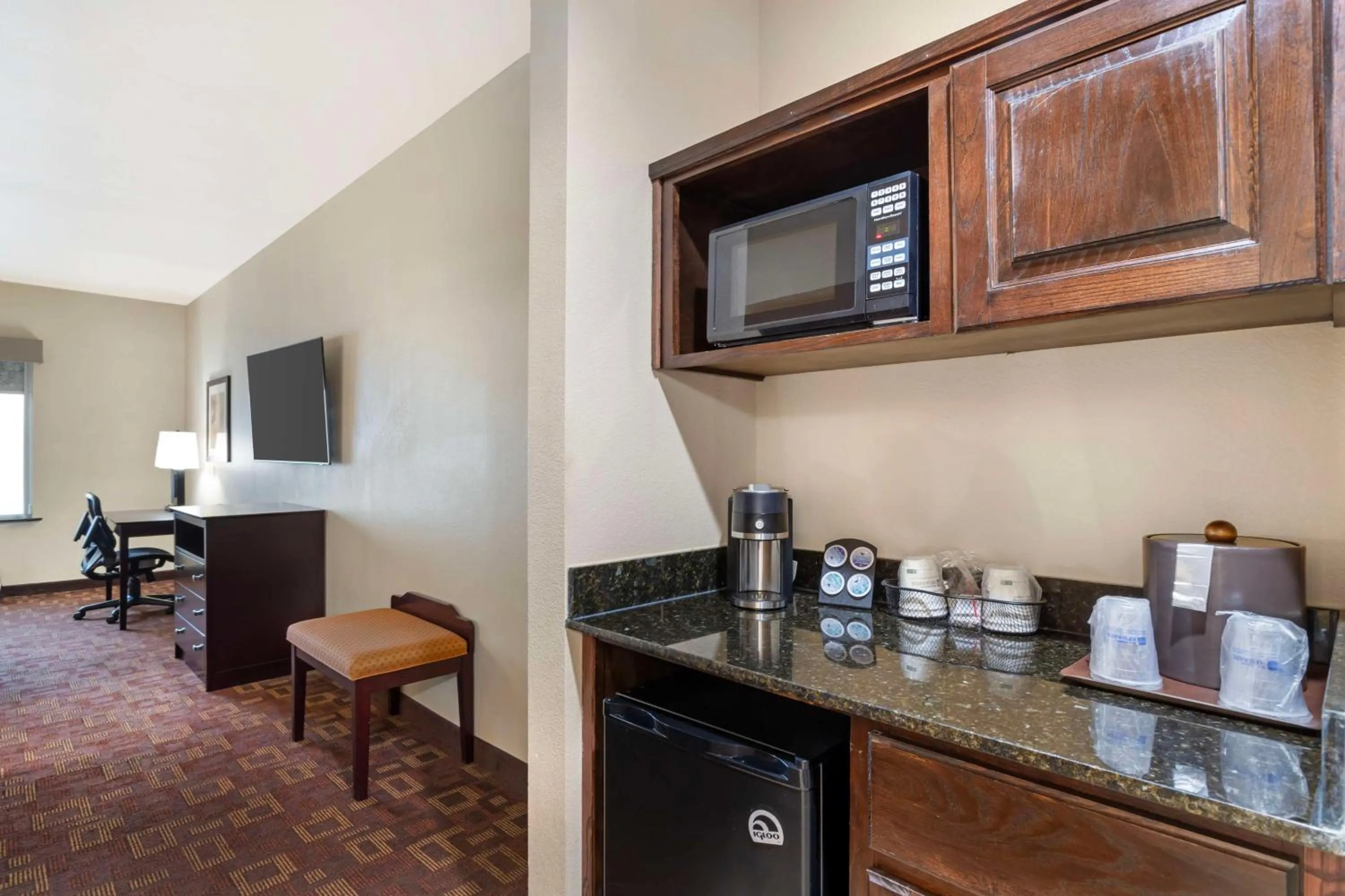 Bedroom in Best Western Plus Goliad Inn & Suites