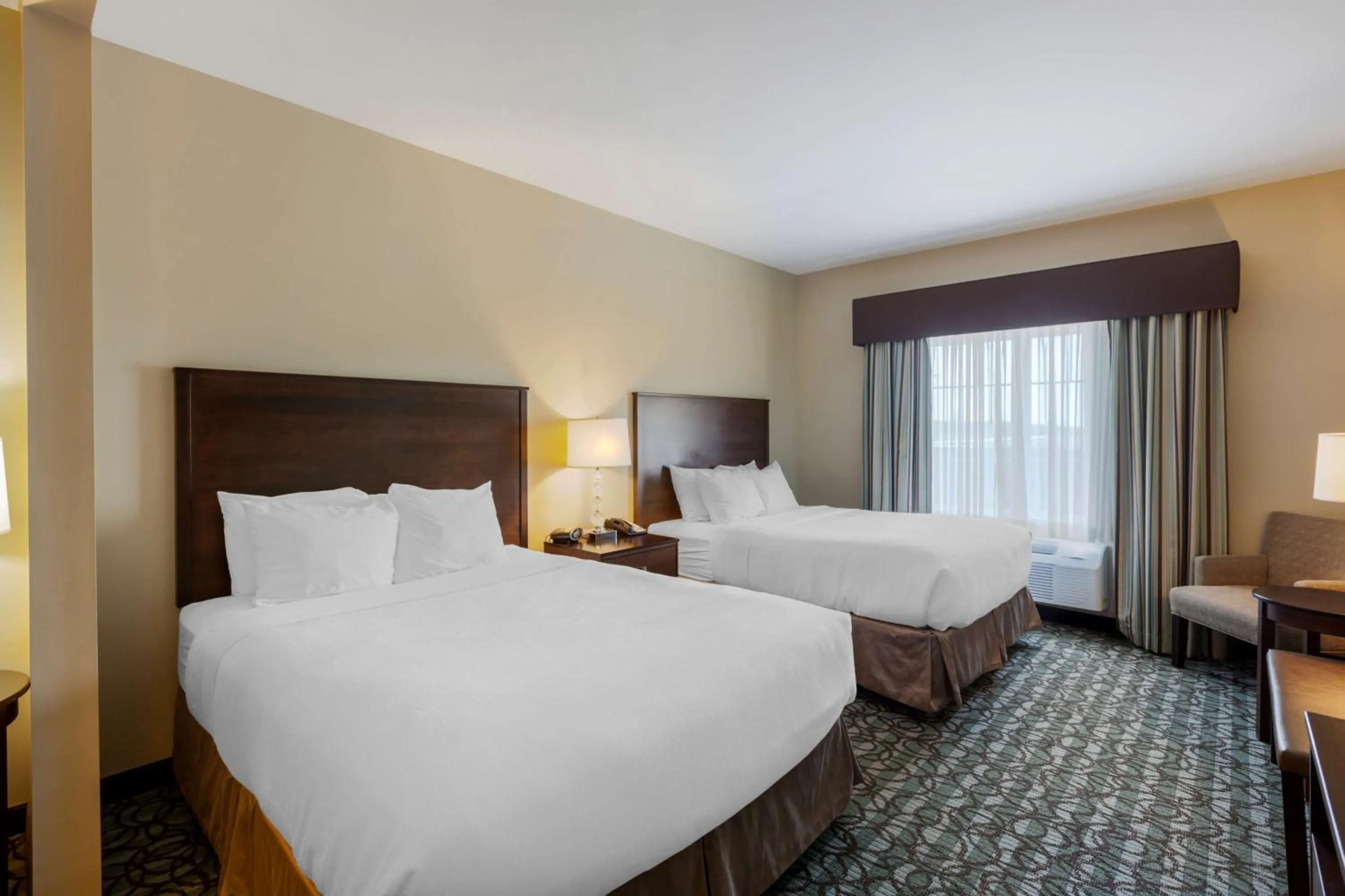 Photo of the whole room, Bed in Best Western Plus Walkerton Hotel & Conference Centre