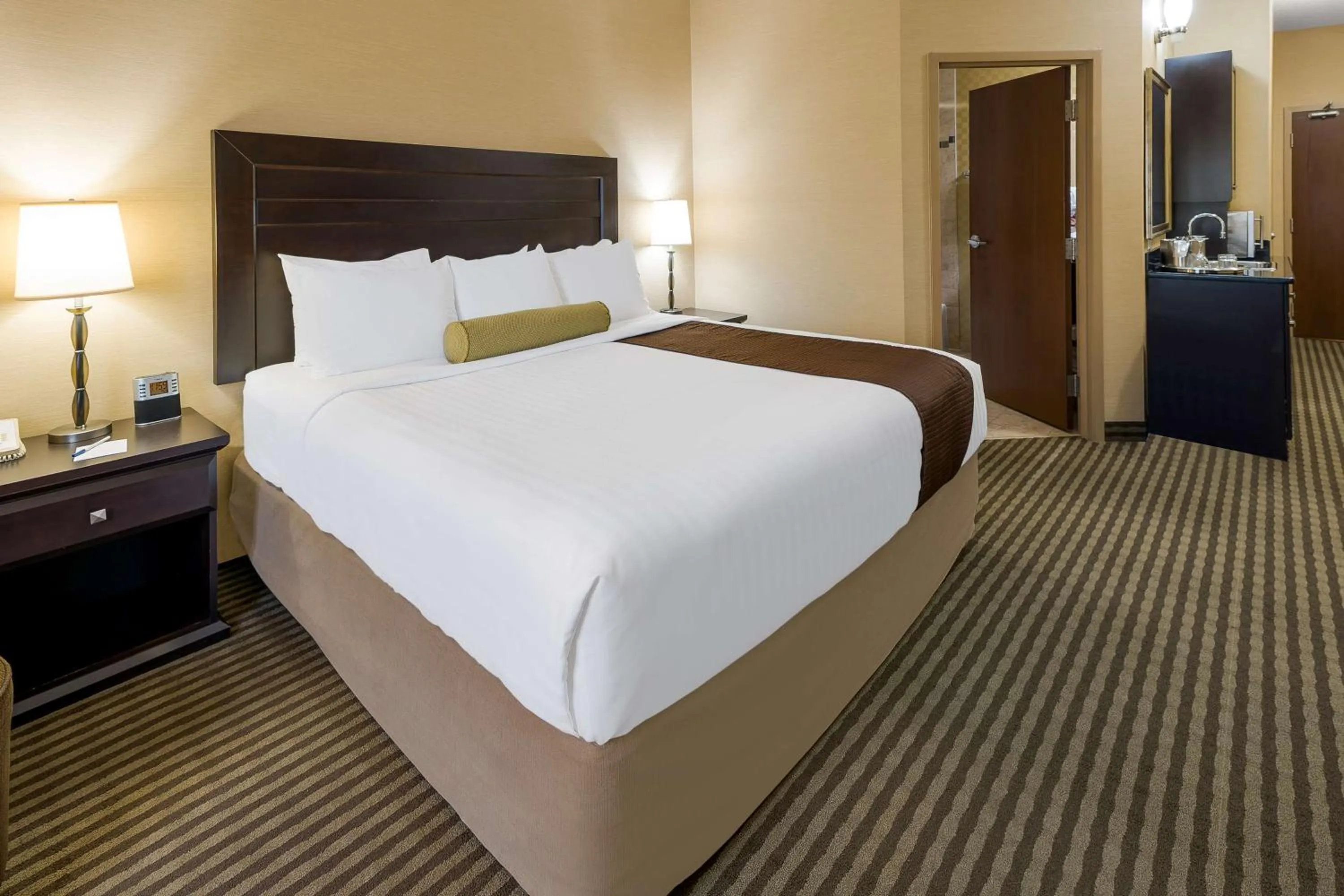 Bedroom, Bed in Best Western Sunrise Inn & Suites