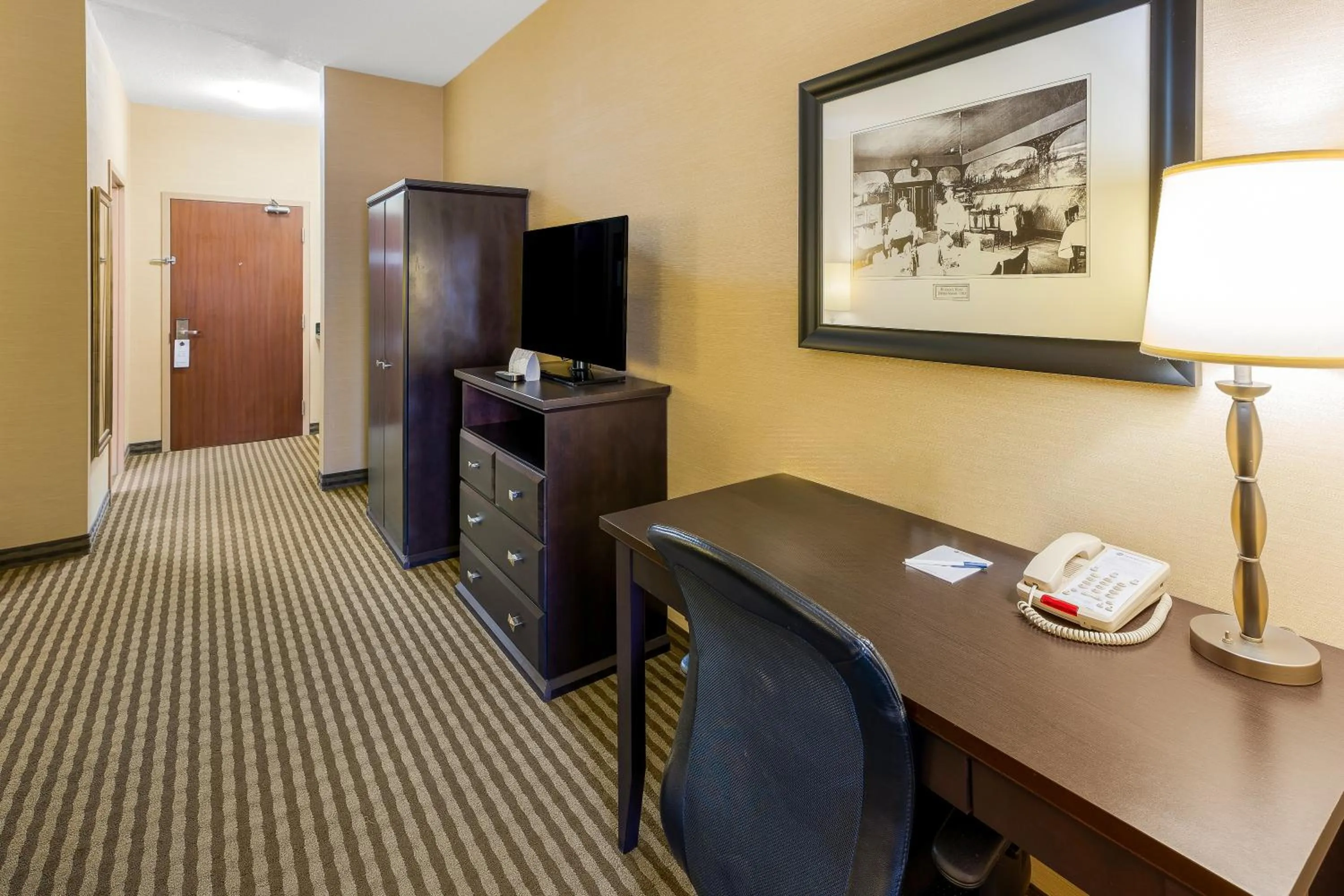 TV and multimedia in Best Western Sunrise Inn & Suites