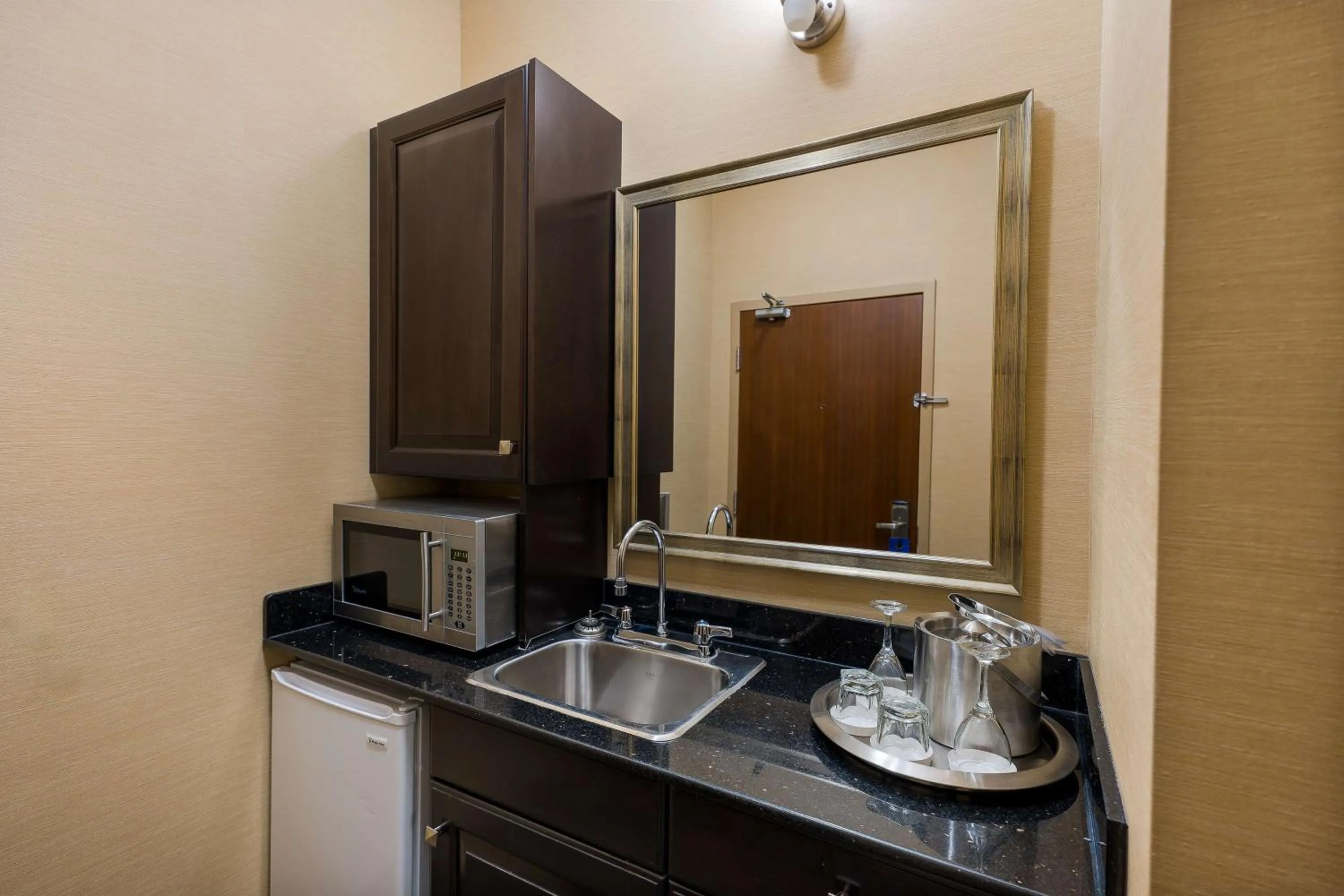 Photo of the whole room in Best Western Sunrise Inn & Suites