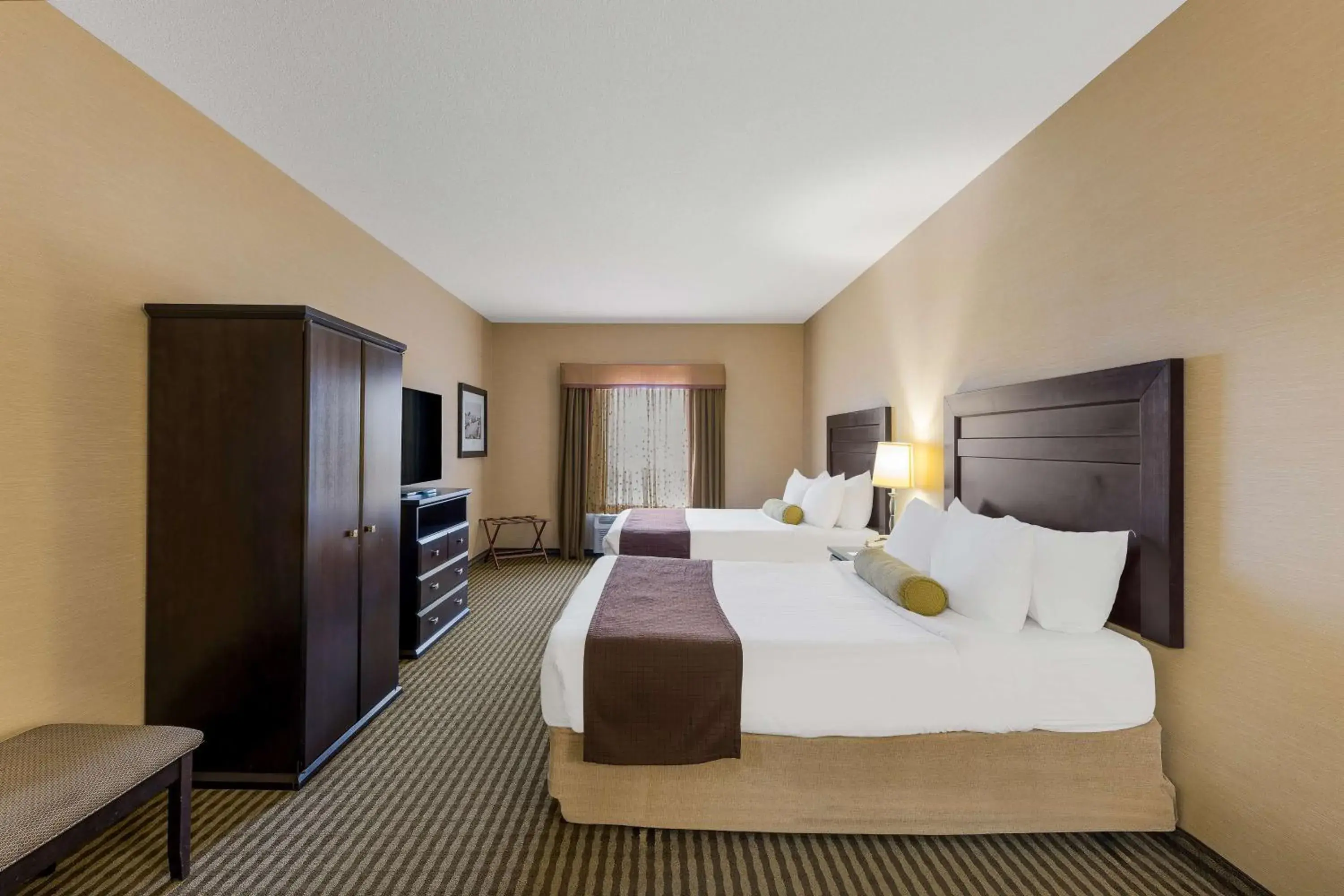 Deluxe Queen Suite in Best Western Sunrise Inn & Suites Deluxe Queen Suite in Best Western Sunrise Inn & Suites