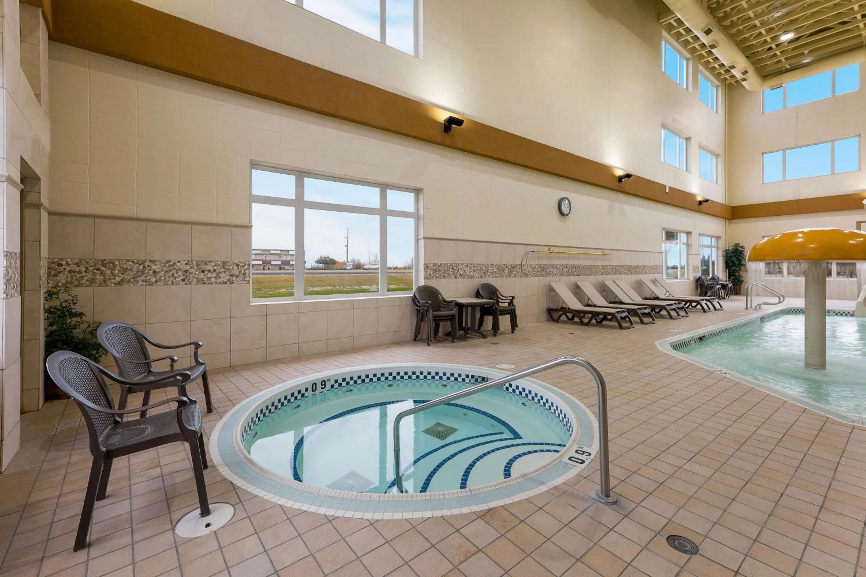 Pool view in Best Western Sunrise Inn & Suites