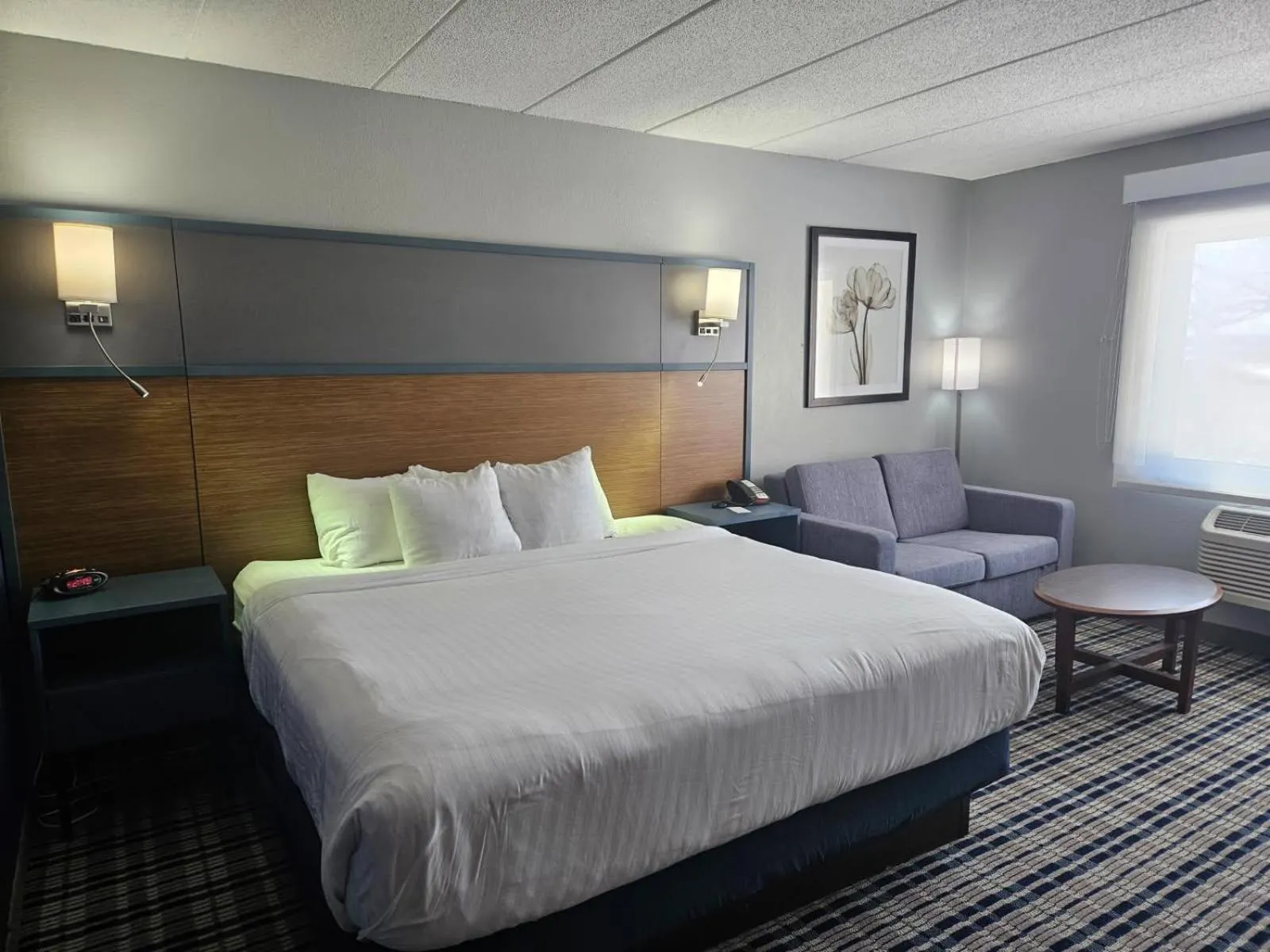 Bedroom, Bed in AmericInn by Wyndham Albert Lea