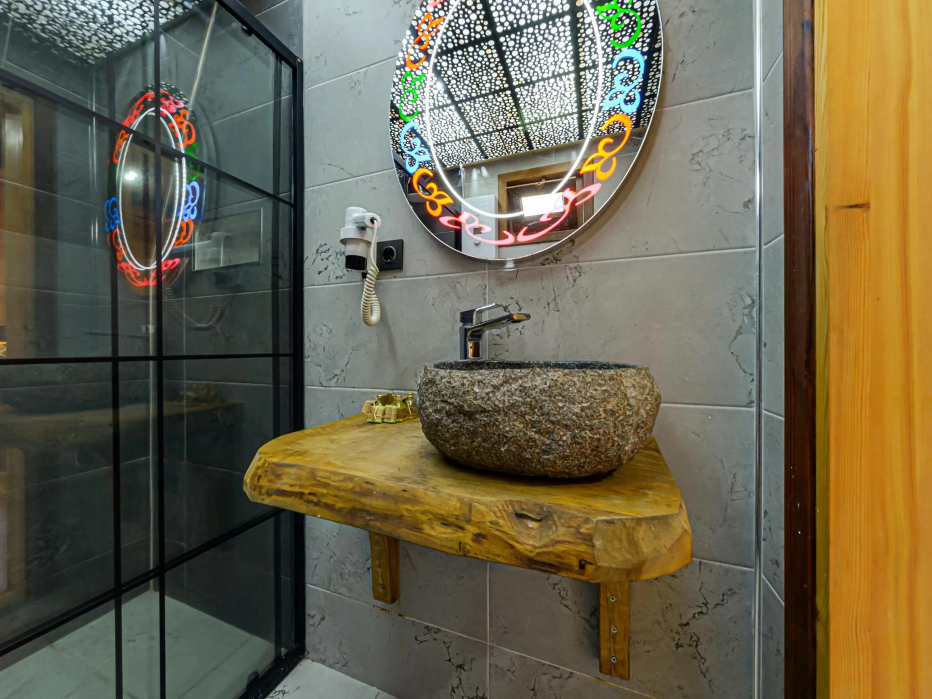 Shower in Mcora Tatil Köyü